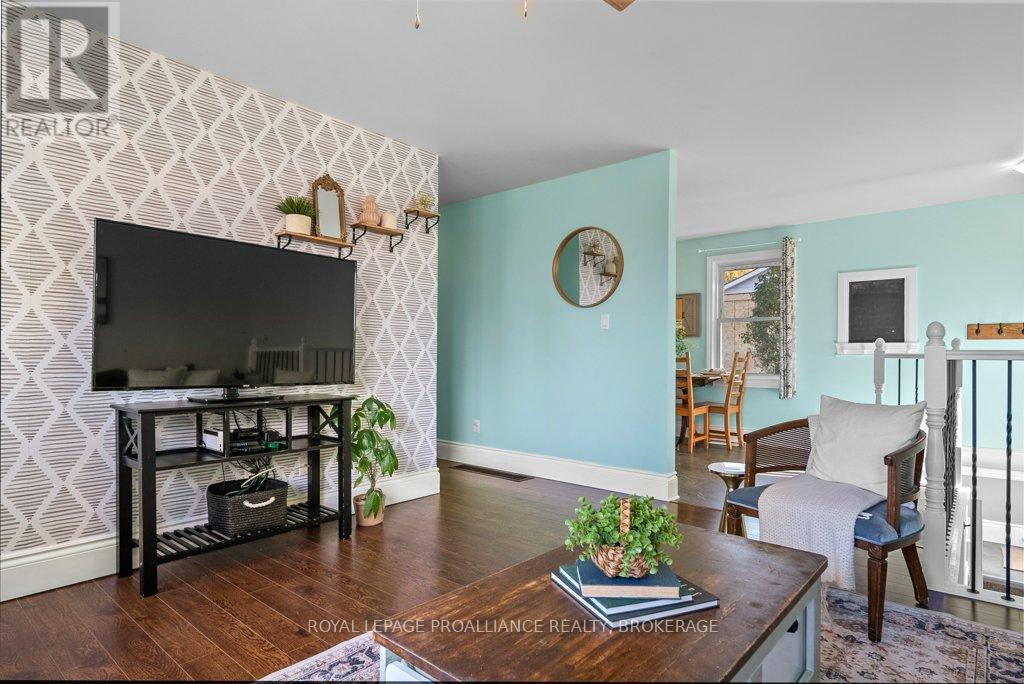208 Westbury Avenue, Loyalist, Ontario  K0H 1G0 - Photo 9 - X12483270