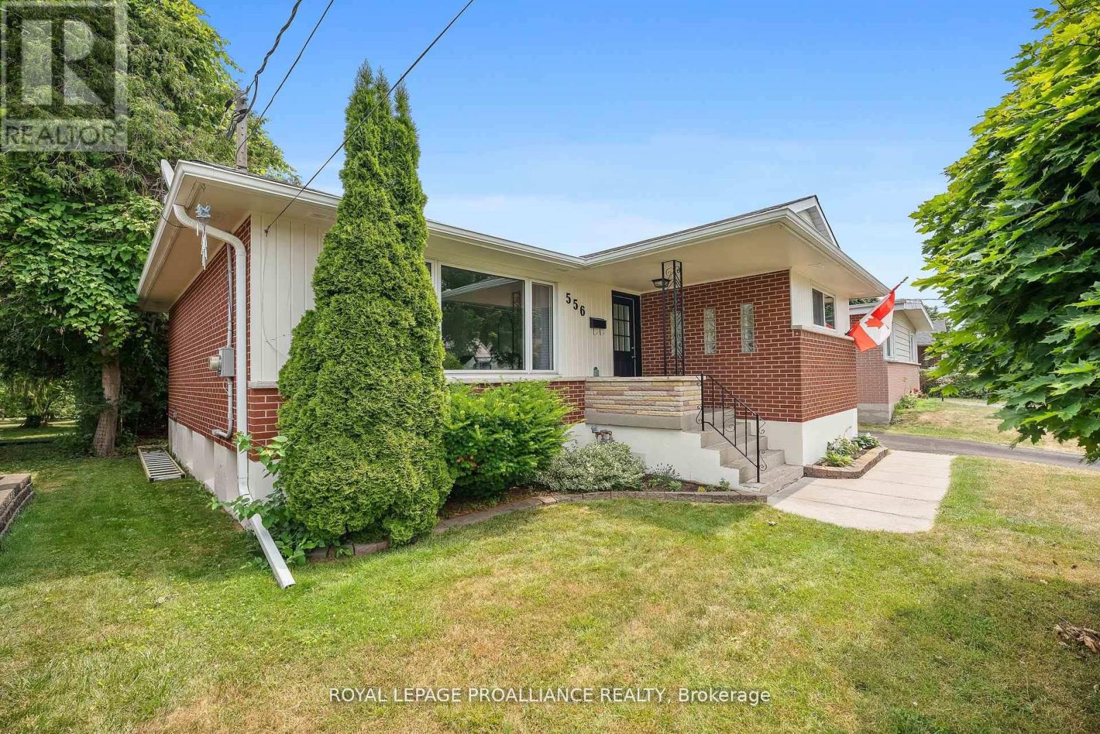 556 Sinclair Street, Cobourg, Ontario  K9A 2Y7 - Photo 2 - X12483275