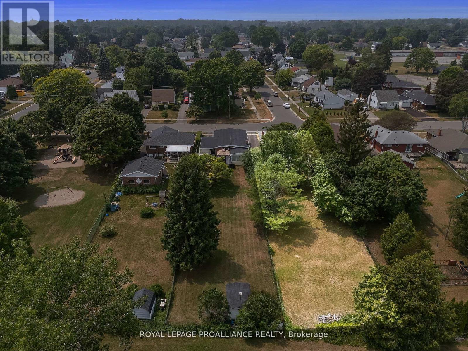 556 Sinclair Street, Cobourg, Ontario  K9A 2Y7 - Photo 5 - X12483275