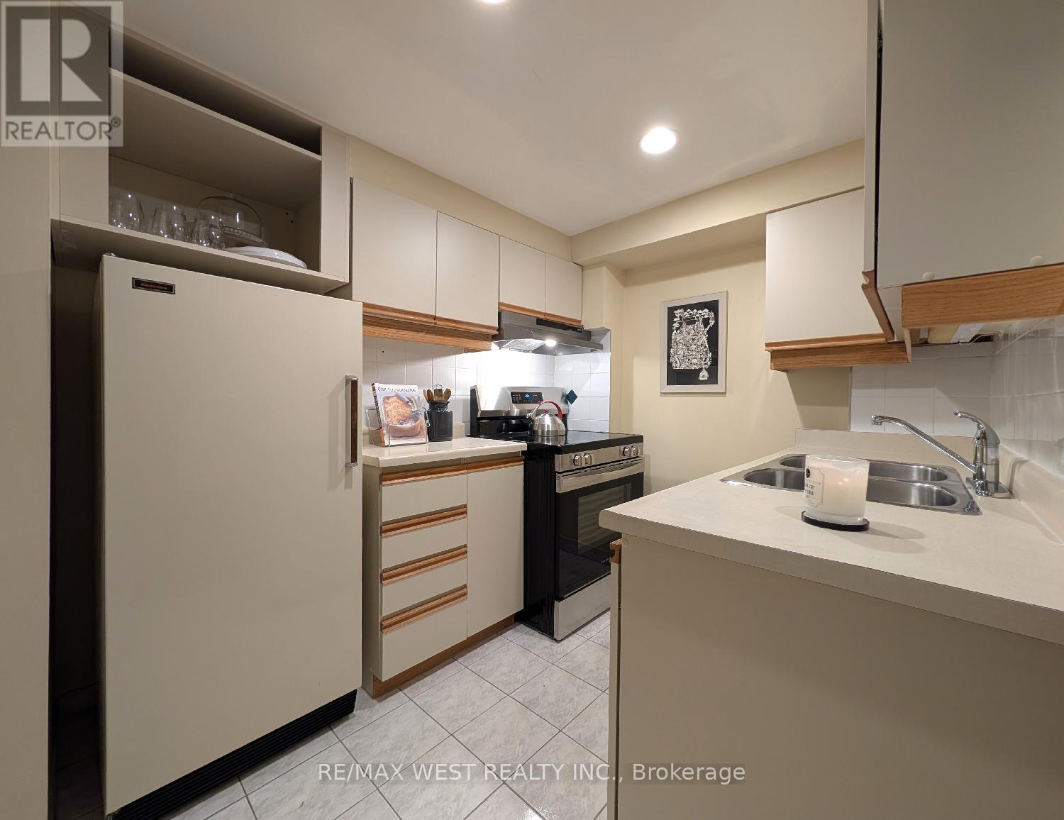 Basement - 195 Ellsworth Avenue, Toronto, Ontario  M6G 2K7 - Photo 10 - C12483112