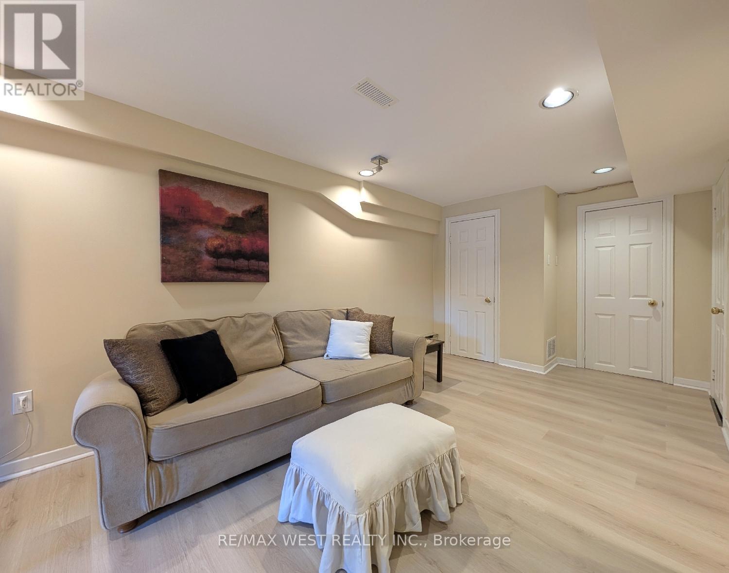 Basement - 195 Ellsworth Avenue, Toronto, Ontario  M6G 2K7 - Photo 15 - C12483112