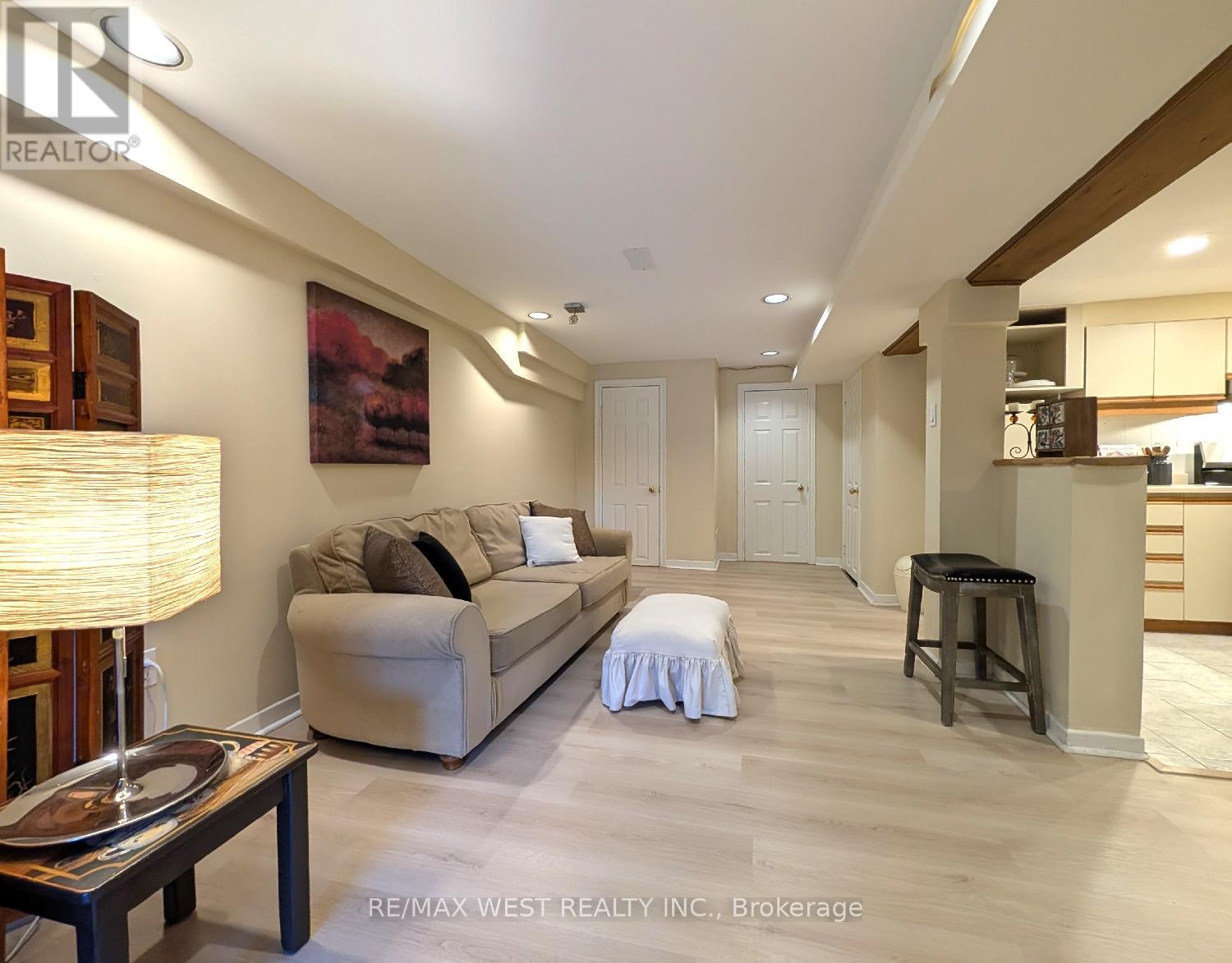 Basement - 195 Ellsworth Avenue, Toronto, Ontario  M6G 2K7 - Photo 17 - C12483112