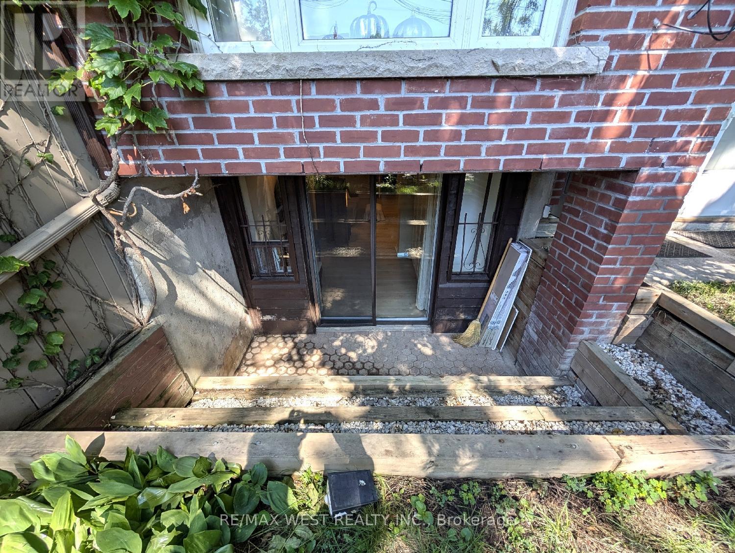 Basement - 195 Ellsworth Avenue, Toronto, Ontario  M6G 2K7 - Photo 24 - C12483112