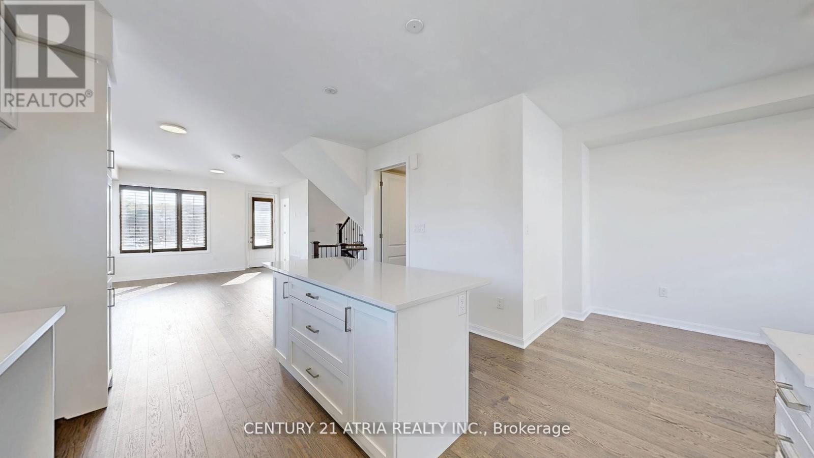 205 The Donway East, Toronto, Ontario  M3B 0B4 - Photo 19 - C12483119