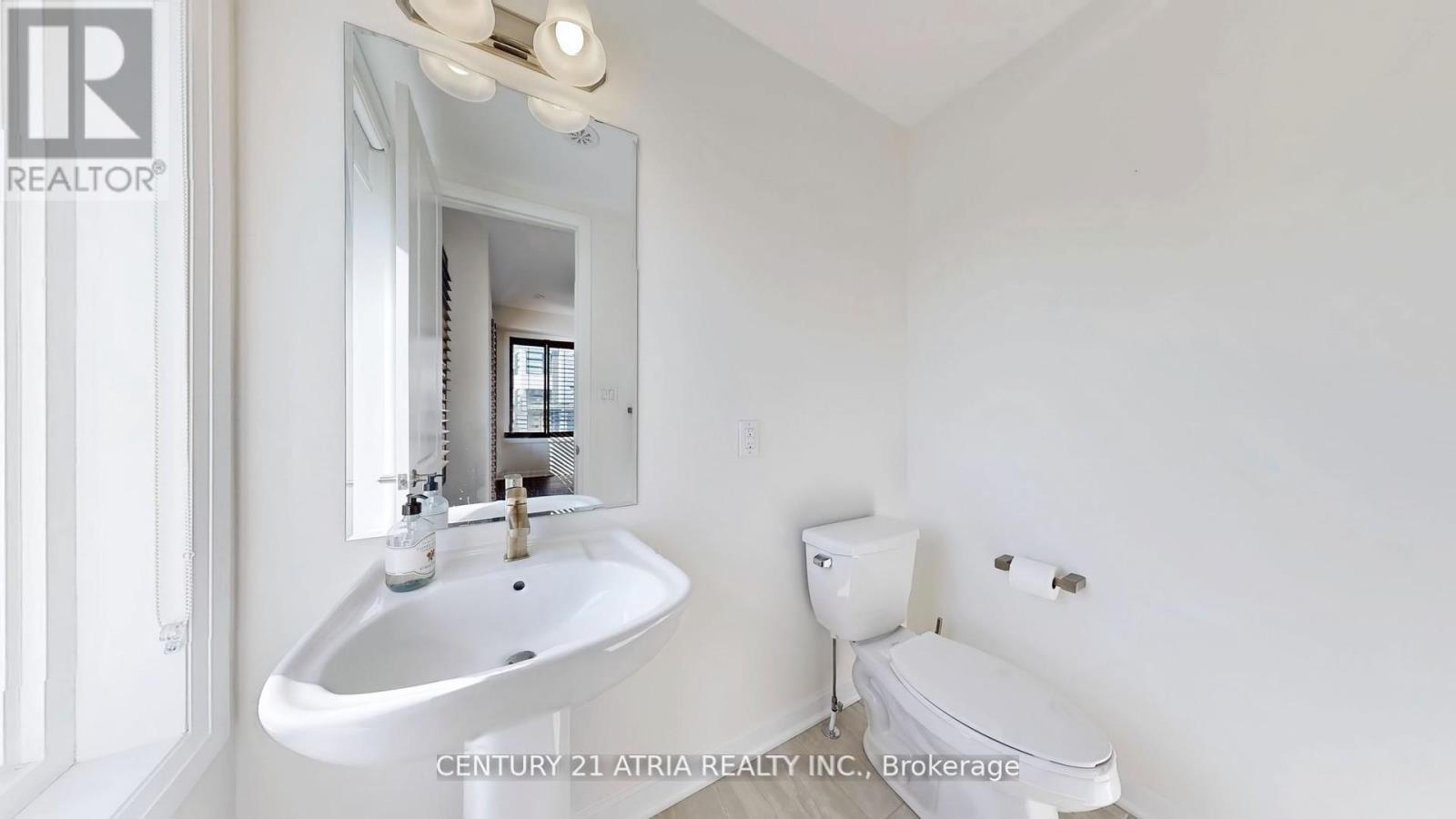 205 The Donway East, Toronto, Ontario  M3B 0B4 - Photo 26 - C12483119