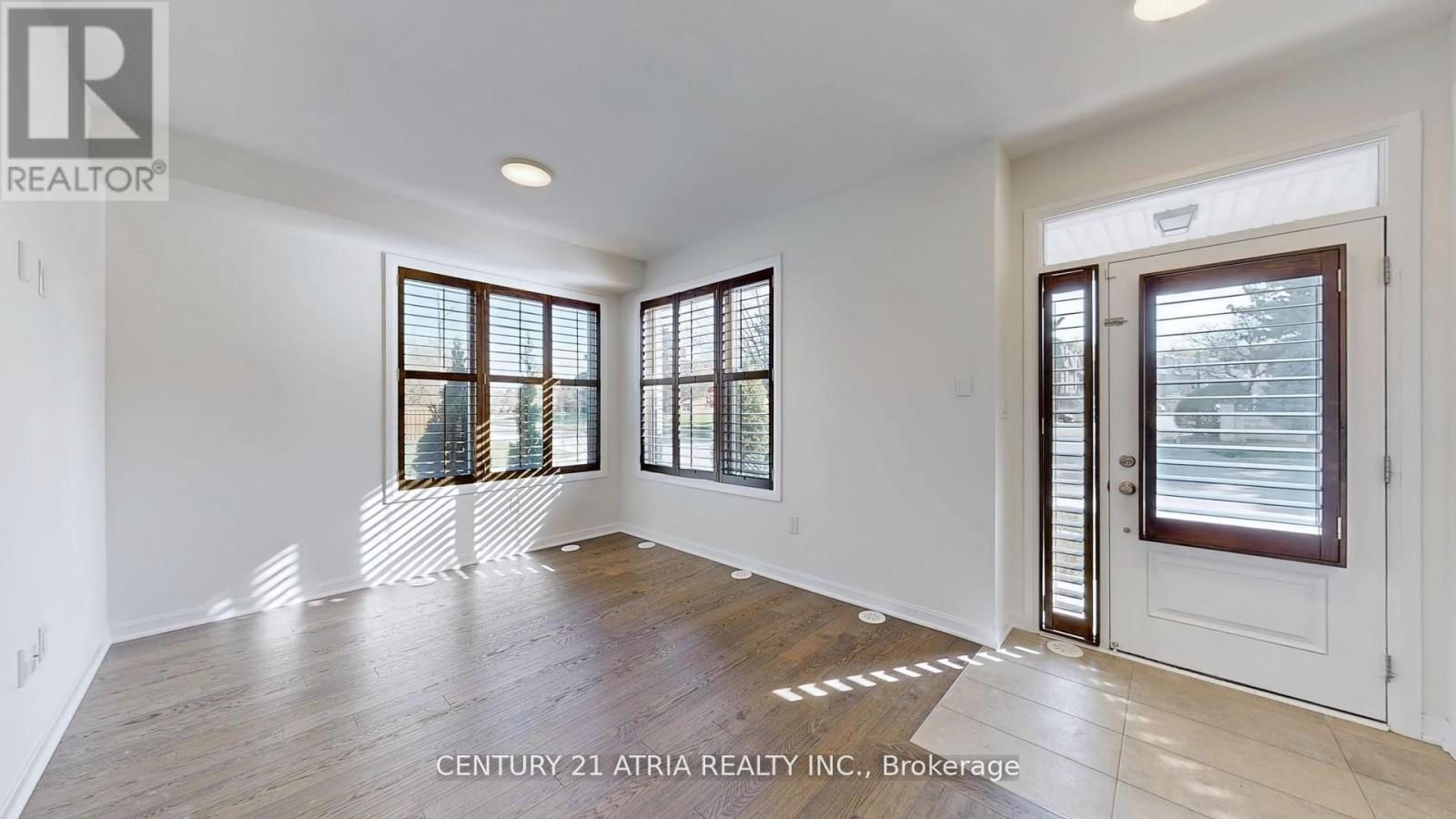205 The Donway East, Toronto, Ontario  M3B 0B4 - Photo 5 - C12483119