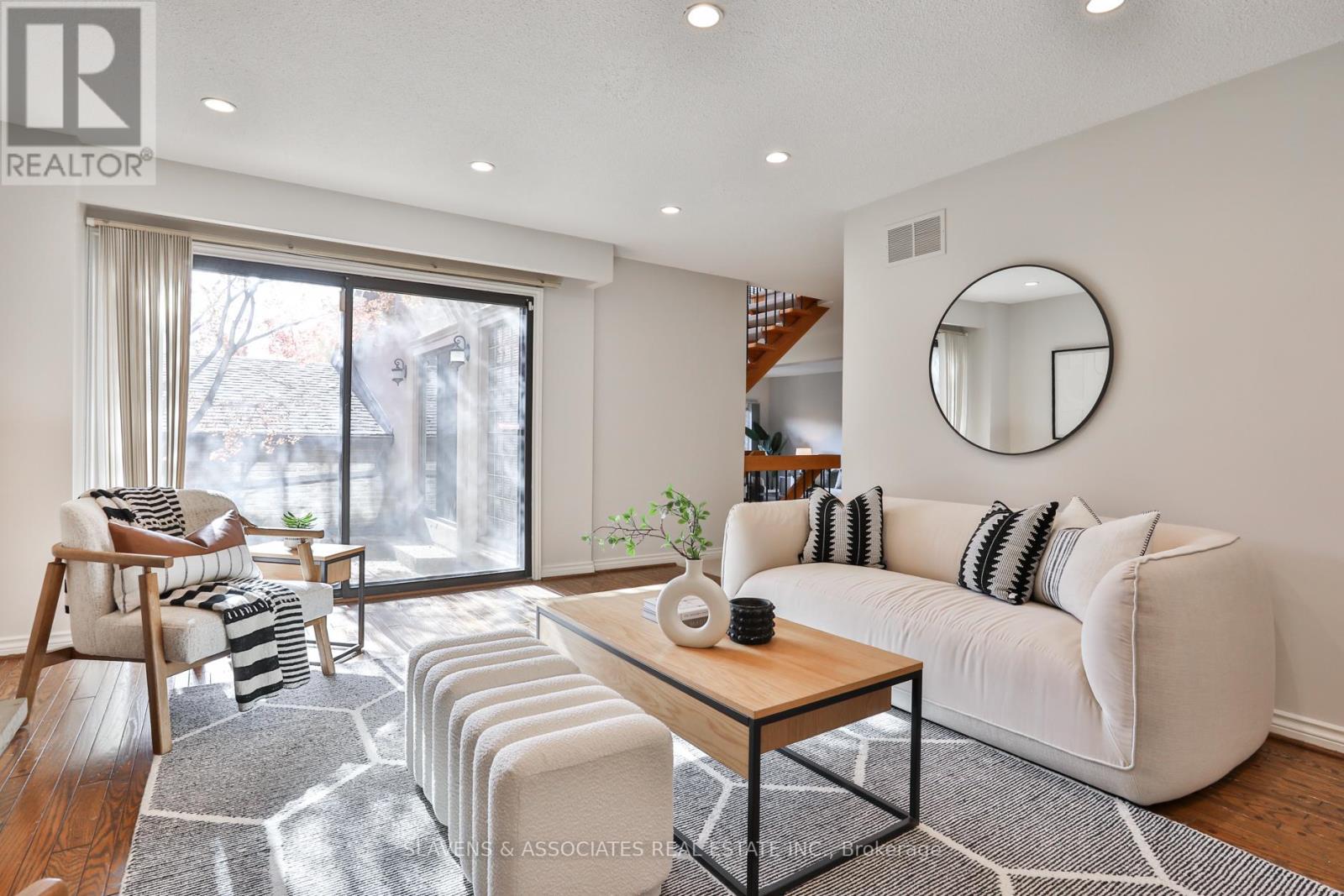 32 Hillmount Avenue, Toronto, Ontario  M6B 1X2 - Photo 15 - C12483125