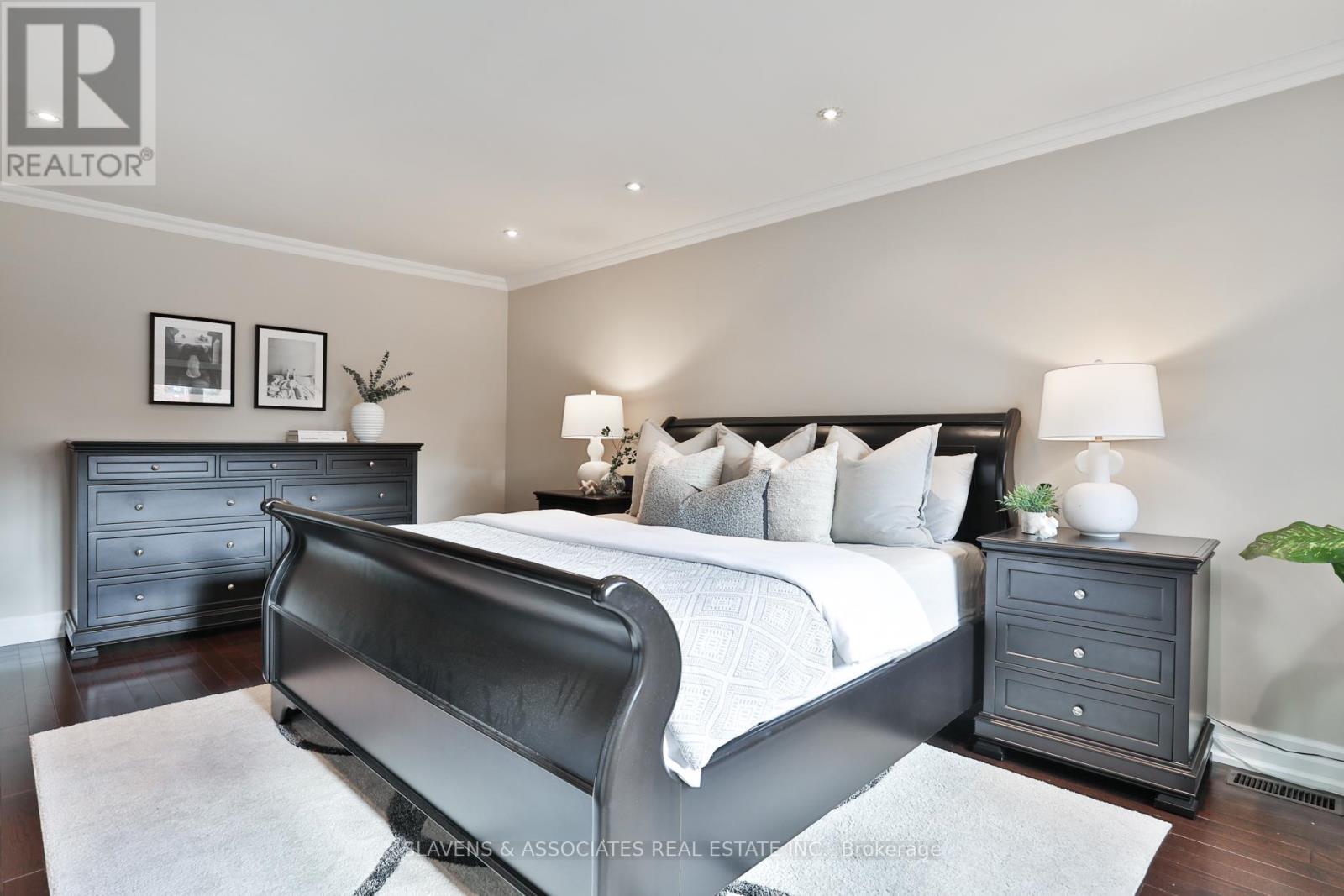 32 Hillmount Avenue, Toronto, Ontario  M6B 1X2 - Photo 19 - C12483125