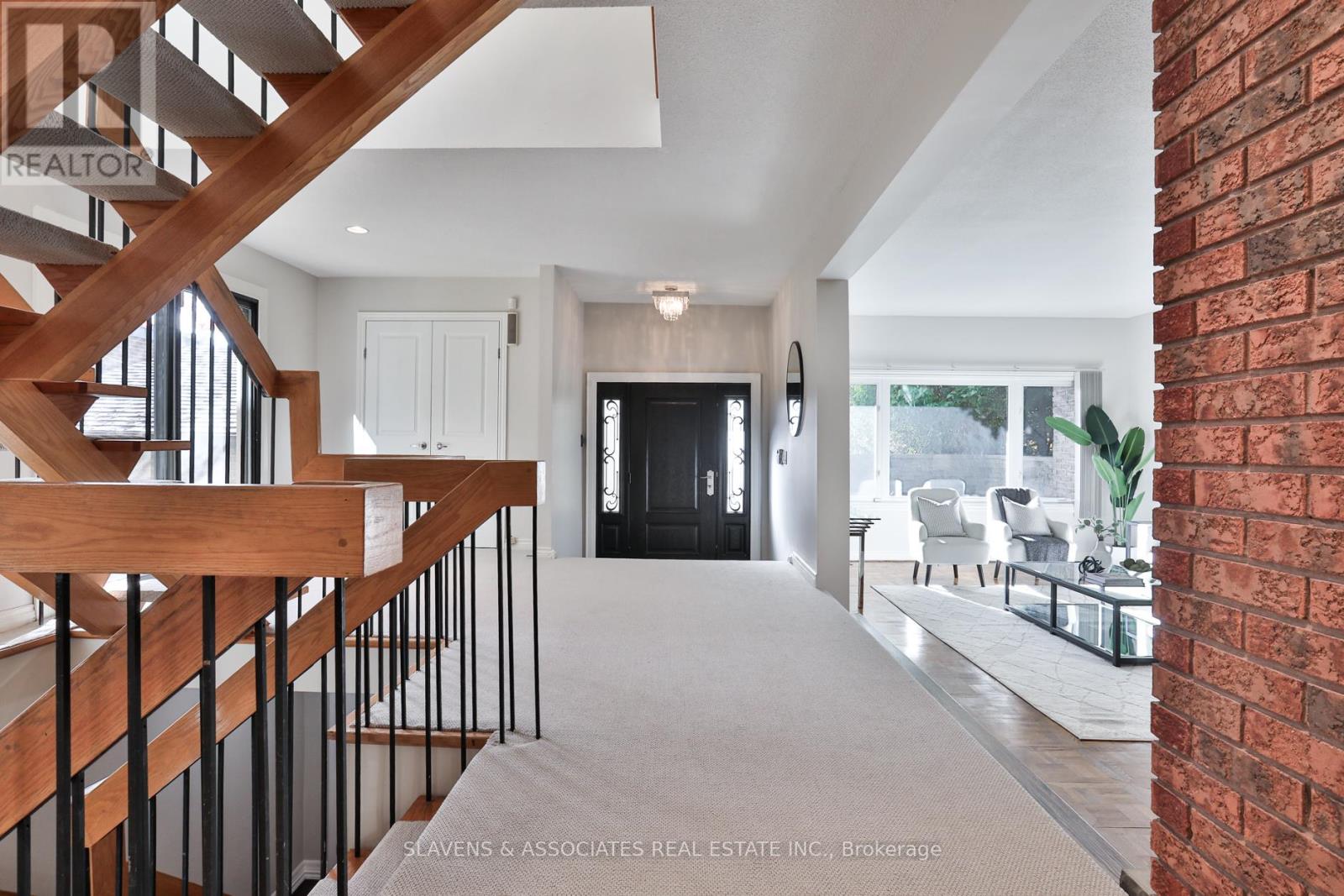32 Hillmount Avenue, Toronto, Ontario  M6B 1X2 - Photo 4 - C12483125