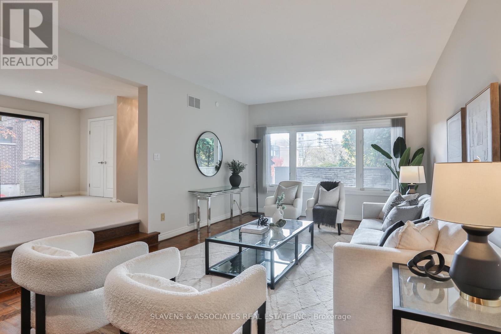 32 Hillmount Avenue, Toronto, Ontario  M6B 1X2 - Photo 6 - C12483125