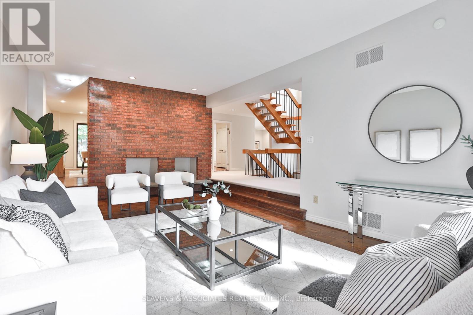 32 Hillmount Avenue, Toronto, Ontario  M6B 1X2 - Photo 7 - C12483125