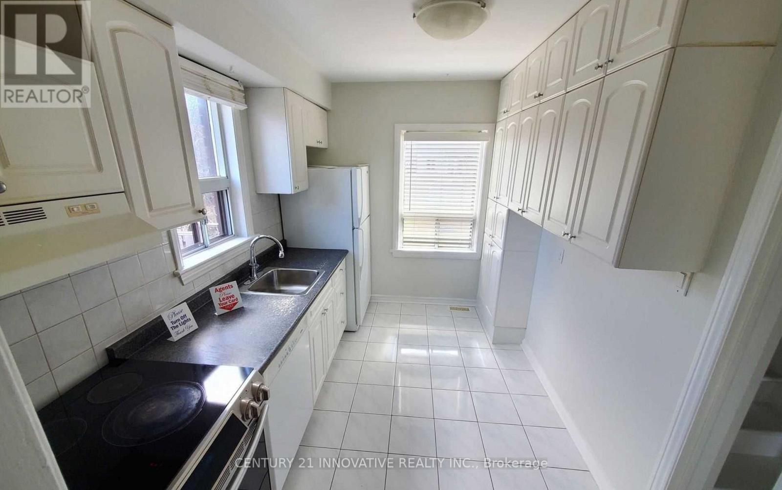 Main - 3 Calderon Crescent Crescent, Toronto, Ontario  M2R 2E4 - Photo 2 - C12483150