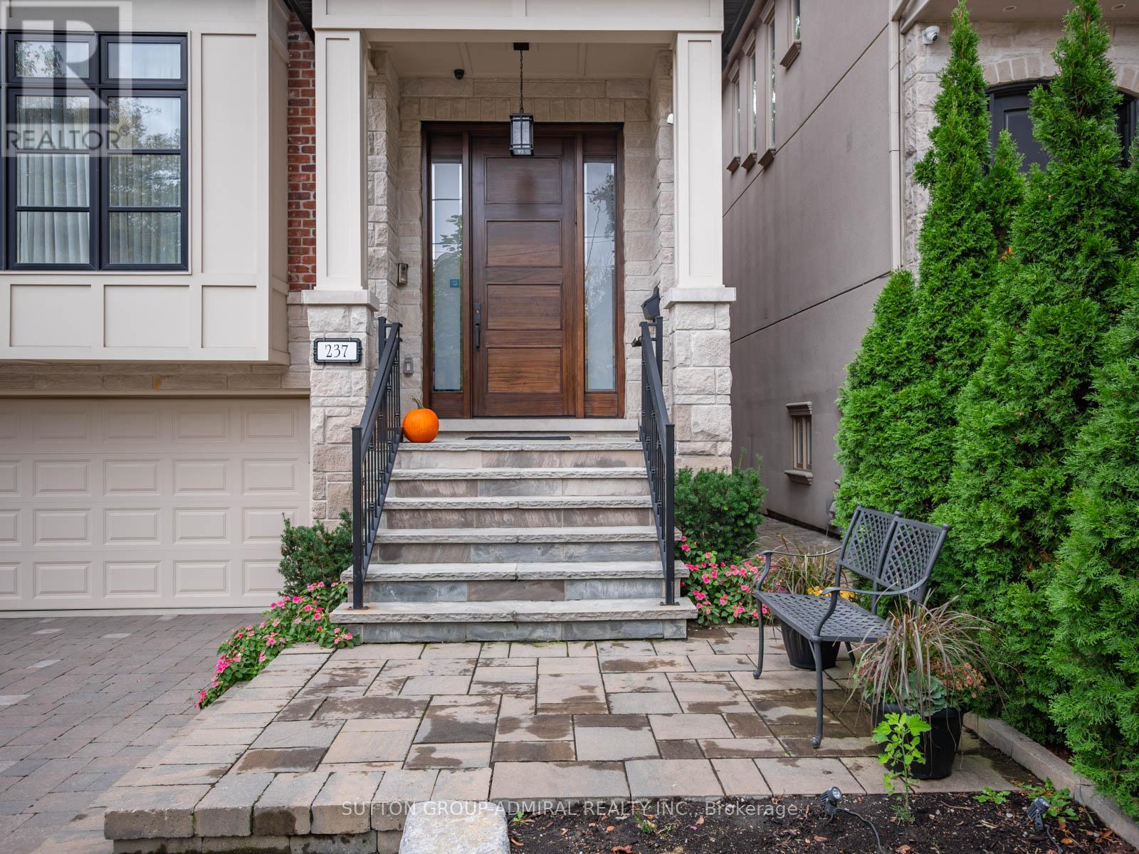 237 Joicey Boulevard, Toronto (Bedford Park-Nortown), Ontario  M5M 2V6 - Photo 3 - C12483160