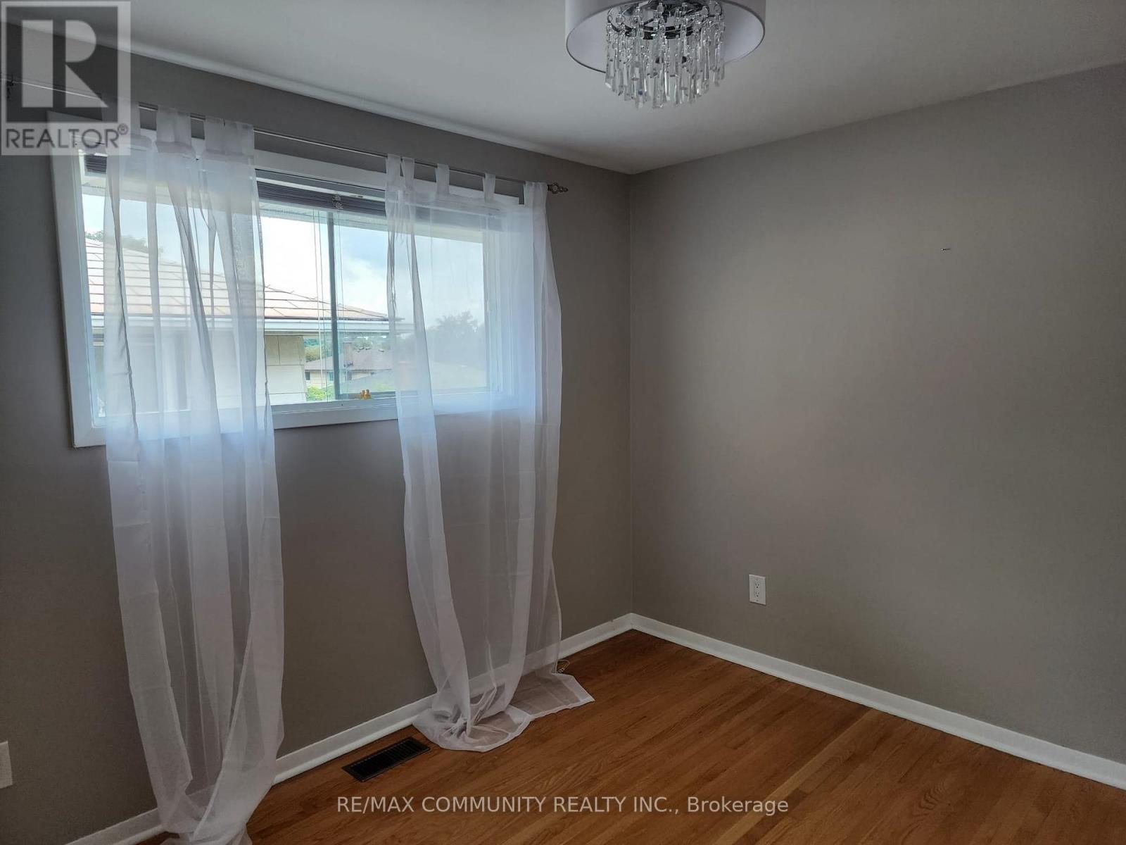 612 Dundee Avenue, Oshawa, Ontario  L1J 2X1 - Photo 3 - E12483136