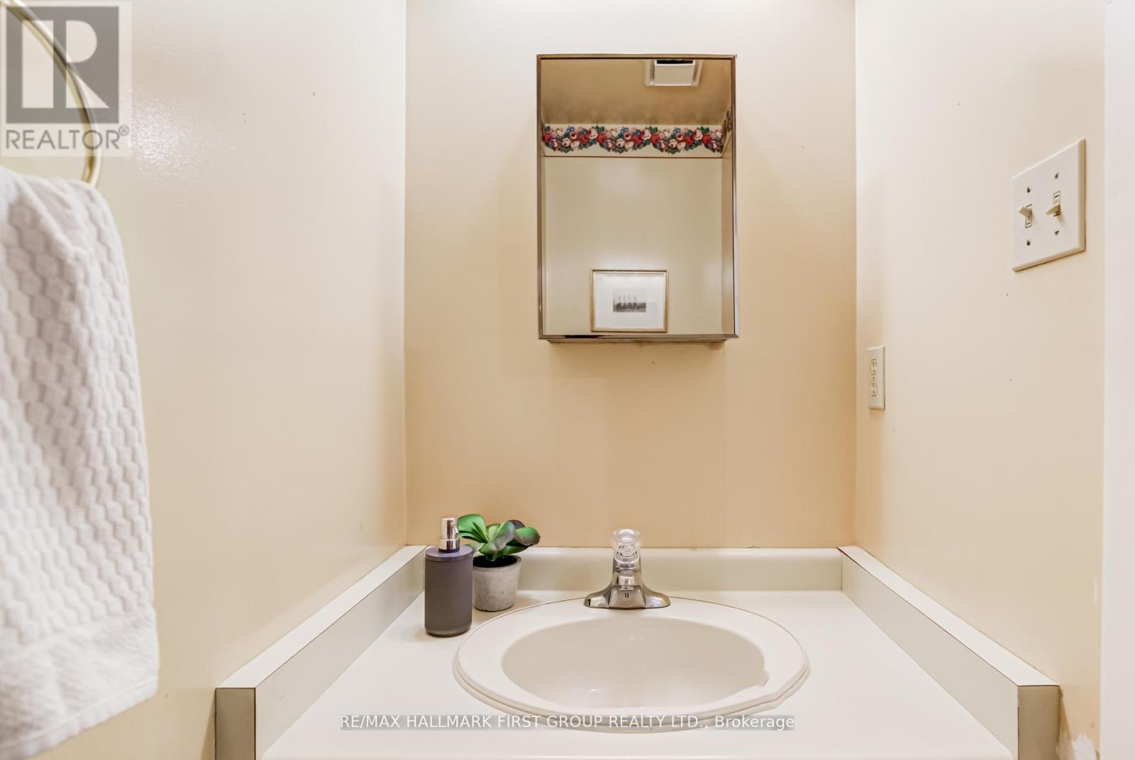58 Lady Bower Crescent, Toronto, Ontario  M1B 4P8 - Photo 12 - E12483192