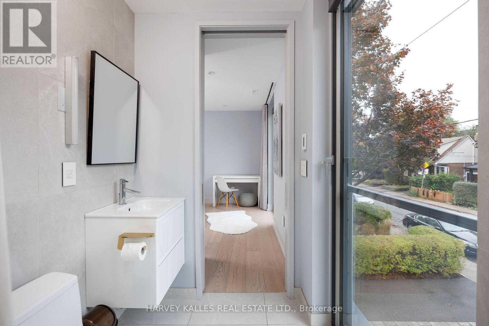 60 Hiltz Avenue, Toronto, Ontario  M4L 2N5 - Photo 21 - E12483203