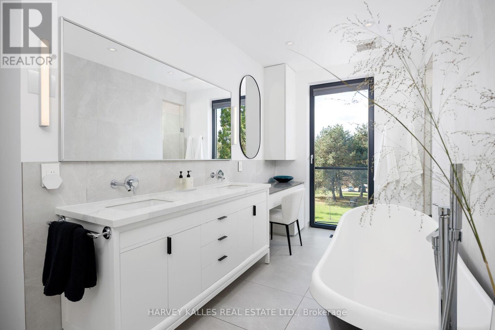 60 Hiltz Avenue, Toronto, Ontario  M4L 2N5 - Photo 42 - E12483203