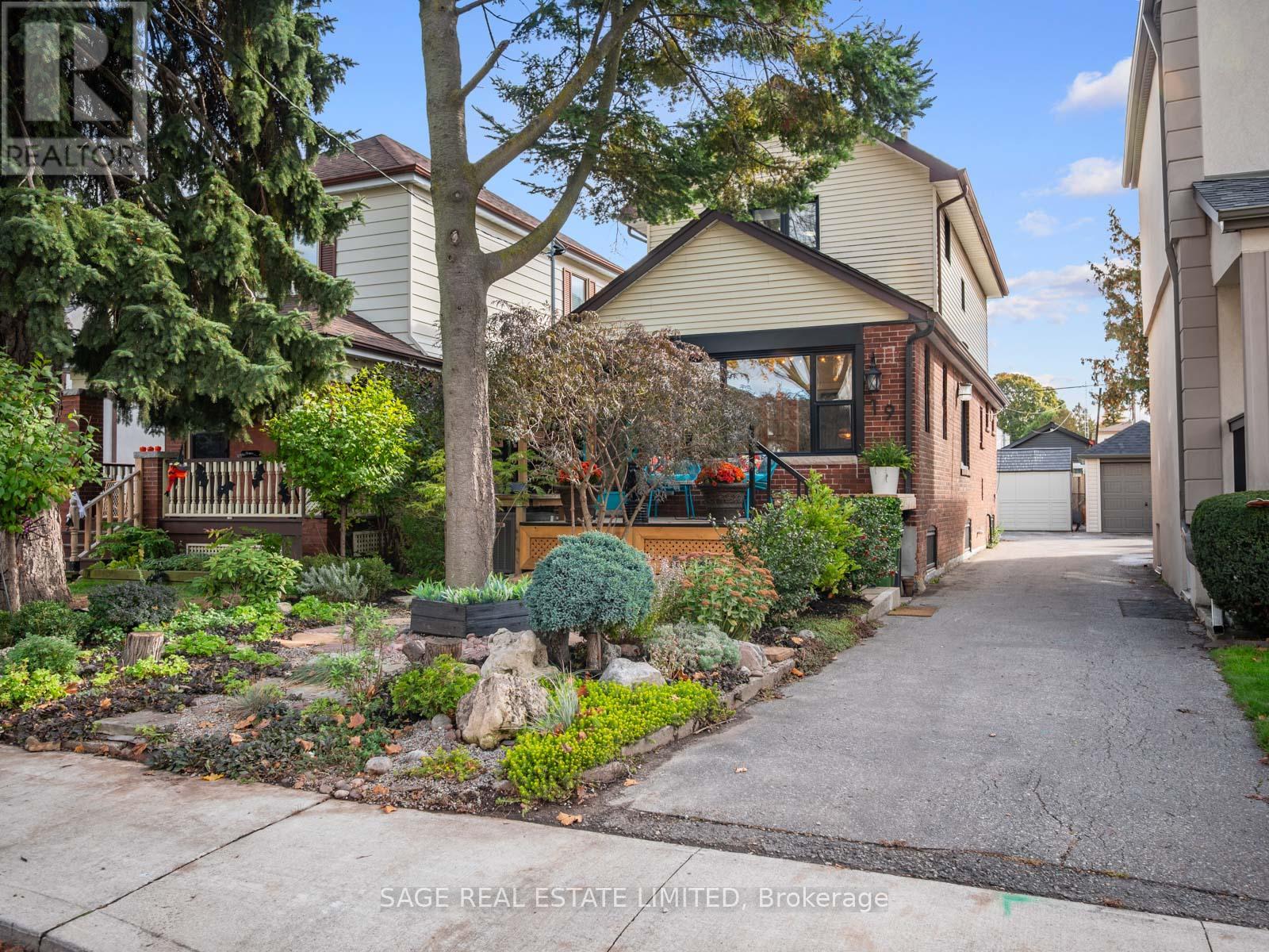 19 SAVOY AVENUE, toronto (woodbine-lumsden), Ontario