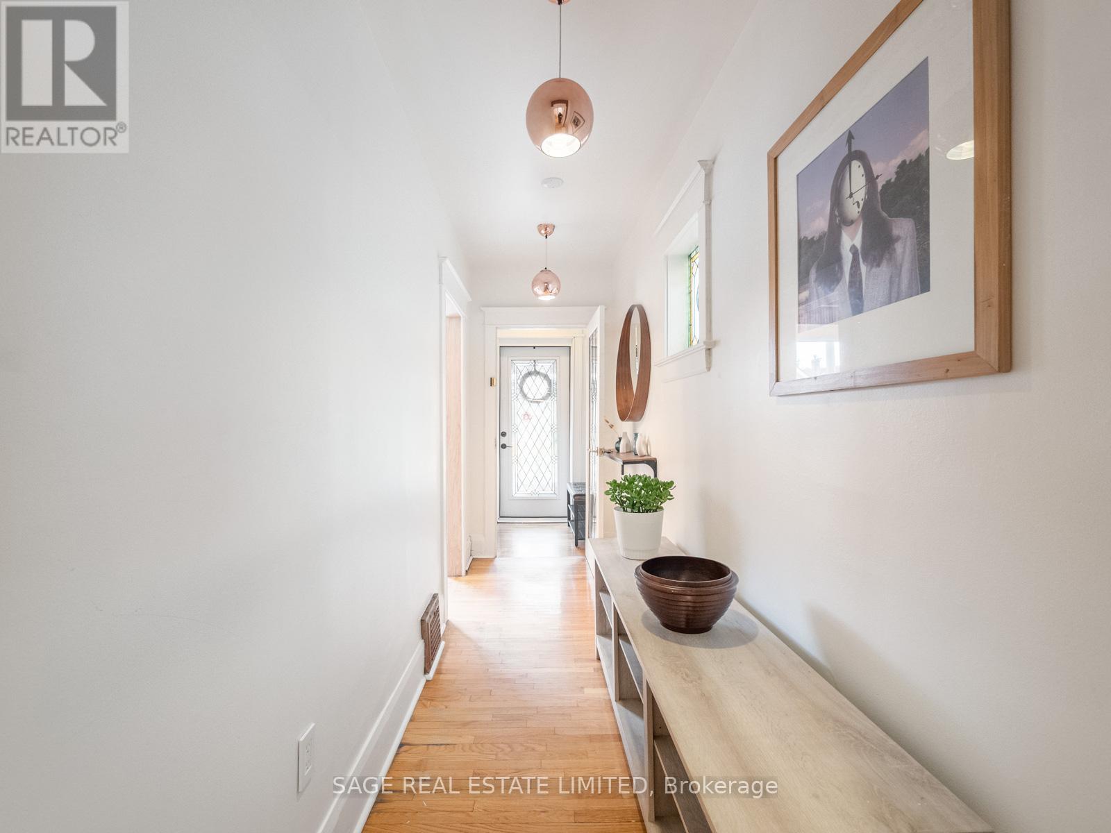 19 Savoy Avenue, Toronto, Ontario  M4C 2X4 - Photo 11 - E12483213