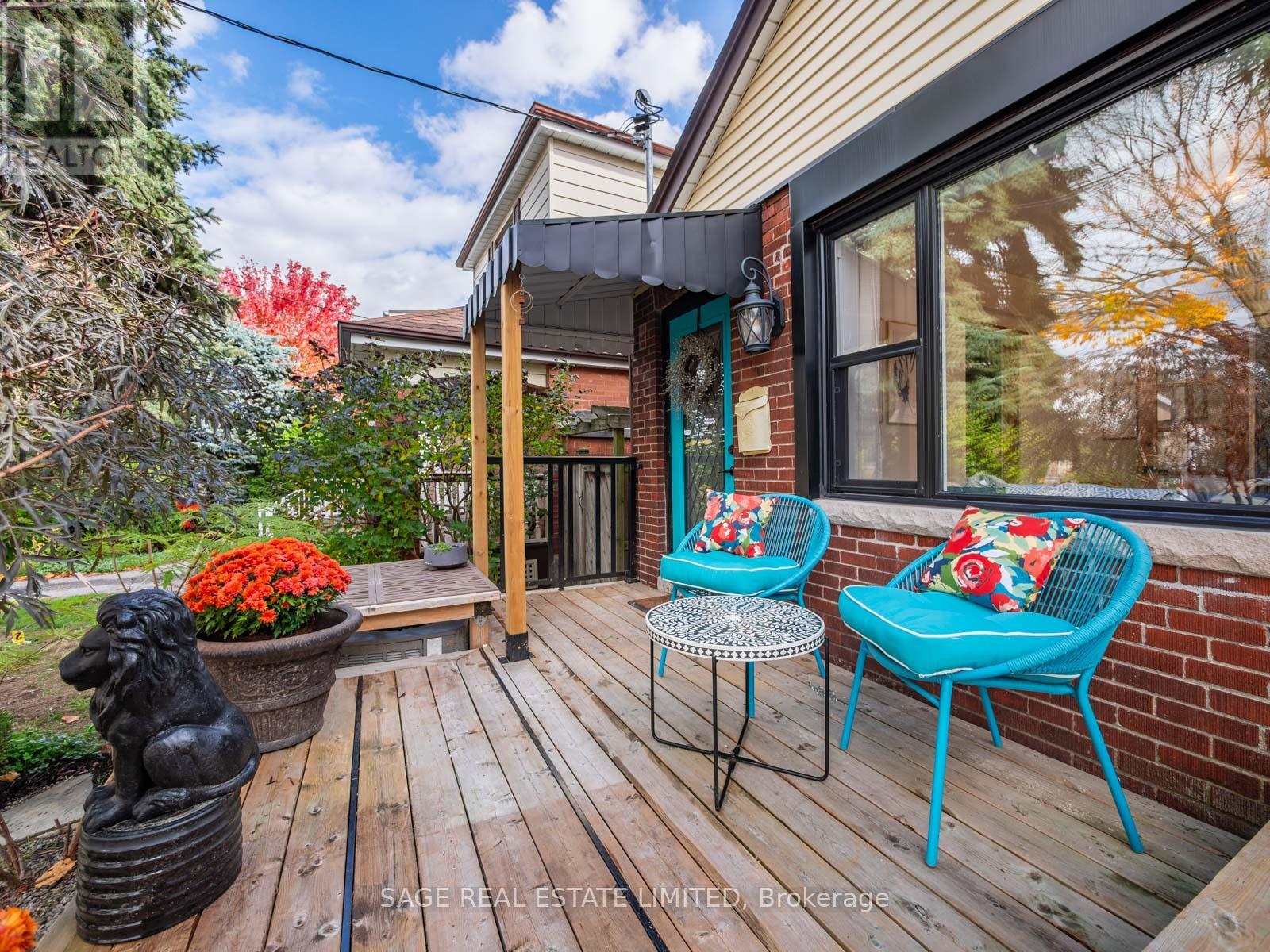 19 Savoy Avenue, Toronto, Ontario  M4C 2X4 - Photo 2 - E12483213