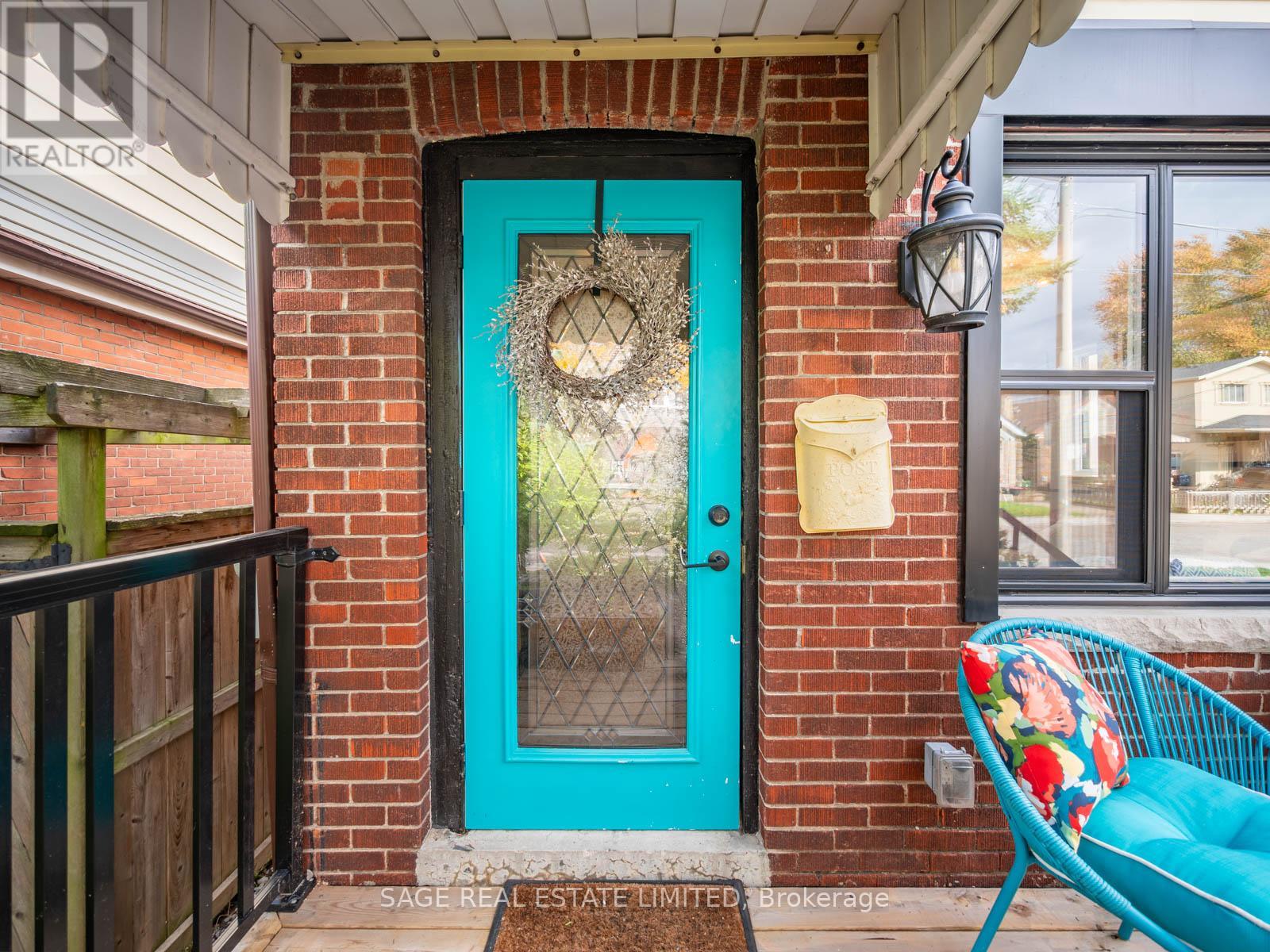 19 Savoy Avenue, Toronto, Ontario  M4C 2X4 - Photo 3 - E12483213