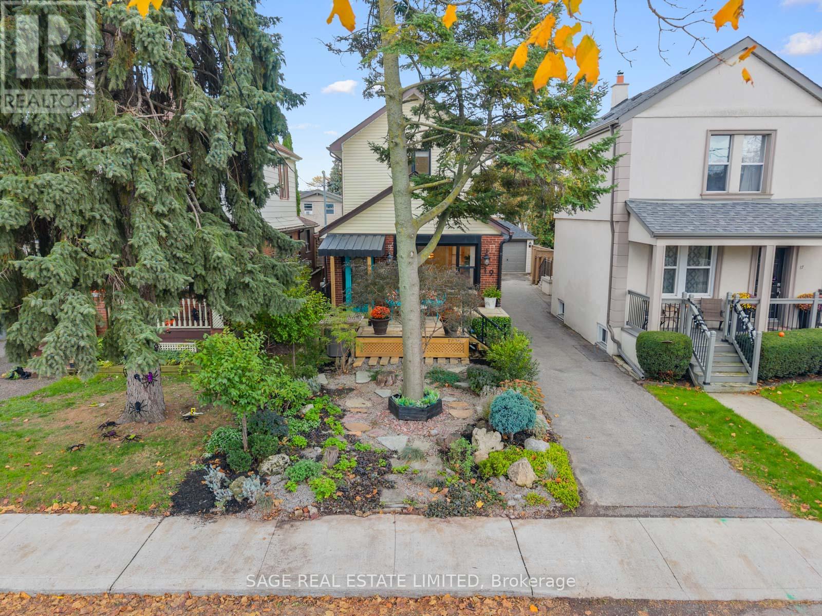 19 Savoy Avenue, Toronto, Ontario  M4C 2X4 - Photo 39 - E12483213