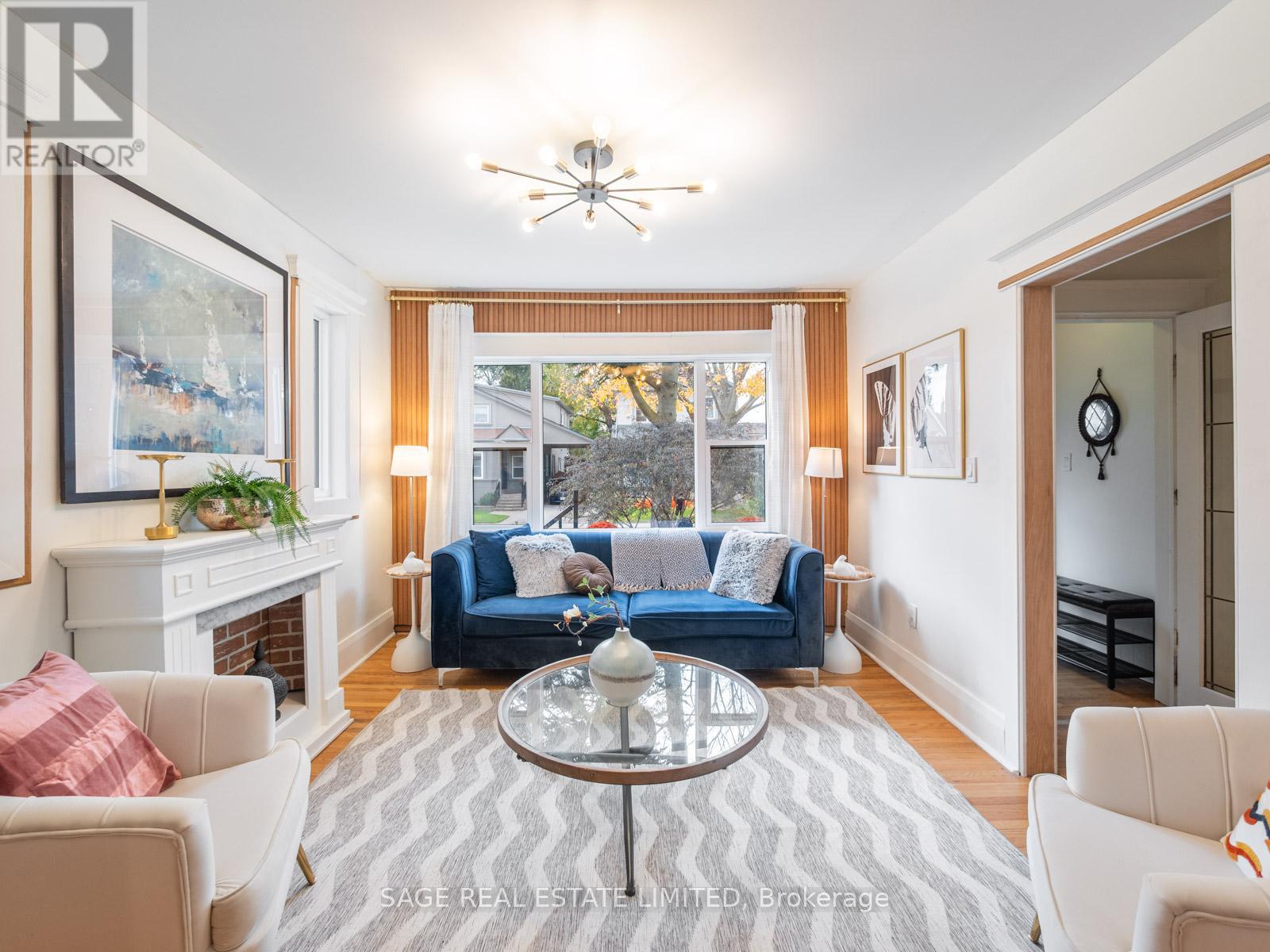 19 Savoy Avenue, Toronto, Ontario  M4C 2X4 - Photo 6 - E12483213