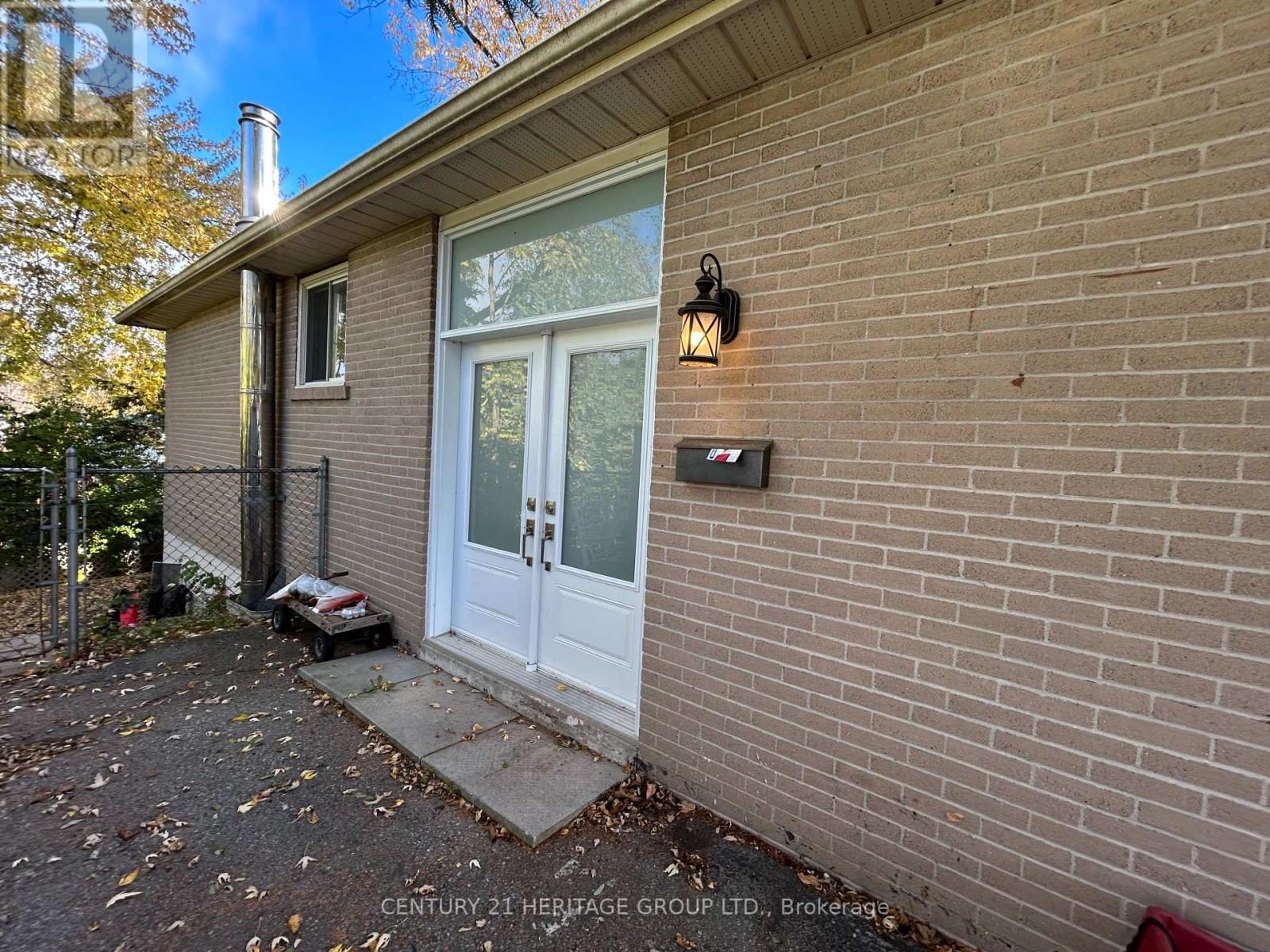 Main - 765 Greenfield Crescent, Newmarket, Ontario  L3Y 3B2 - Photo 2 - N12483142