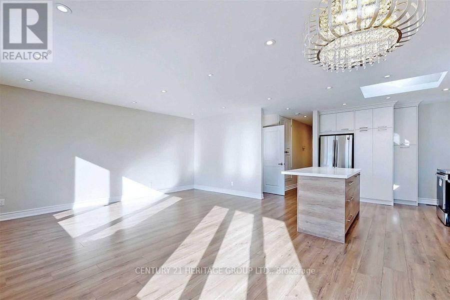 Main - 765 Greenfield Crescent, Newmarket, Ontario  L3Y 3B2 - Photo 3 - N12483142