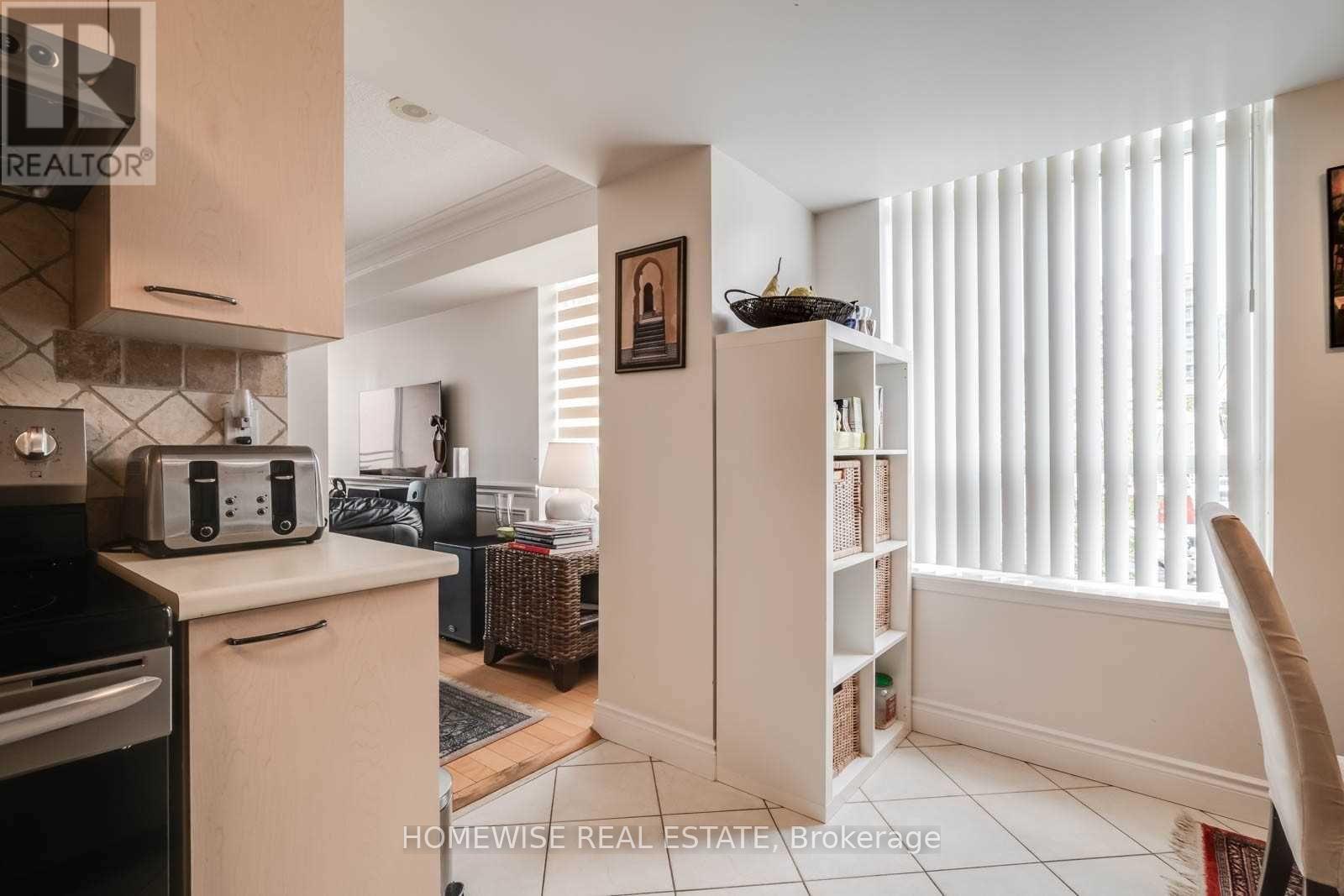 212 - 130 Pond Drive, Markham, Ontario  L3T 7W5 - Photo 4 - N12483146