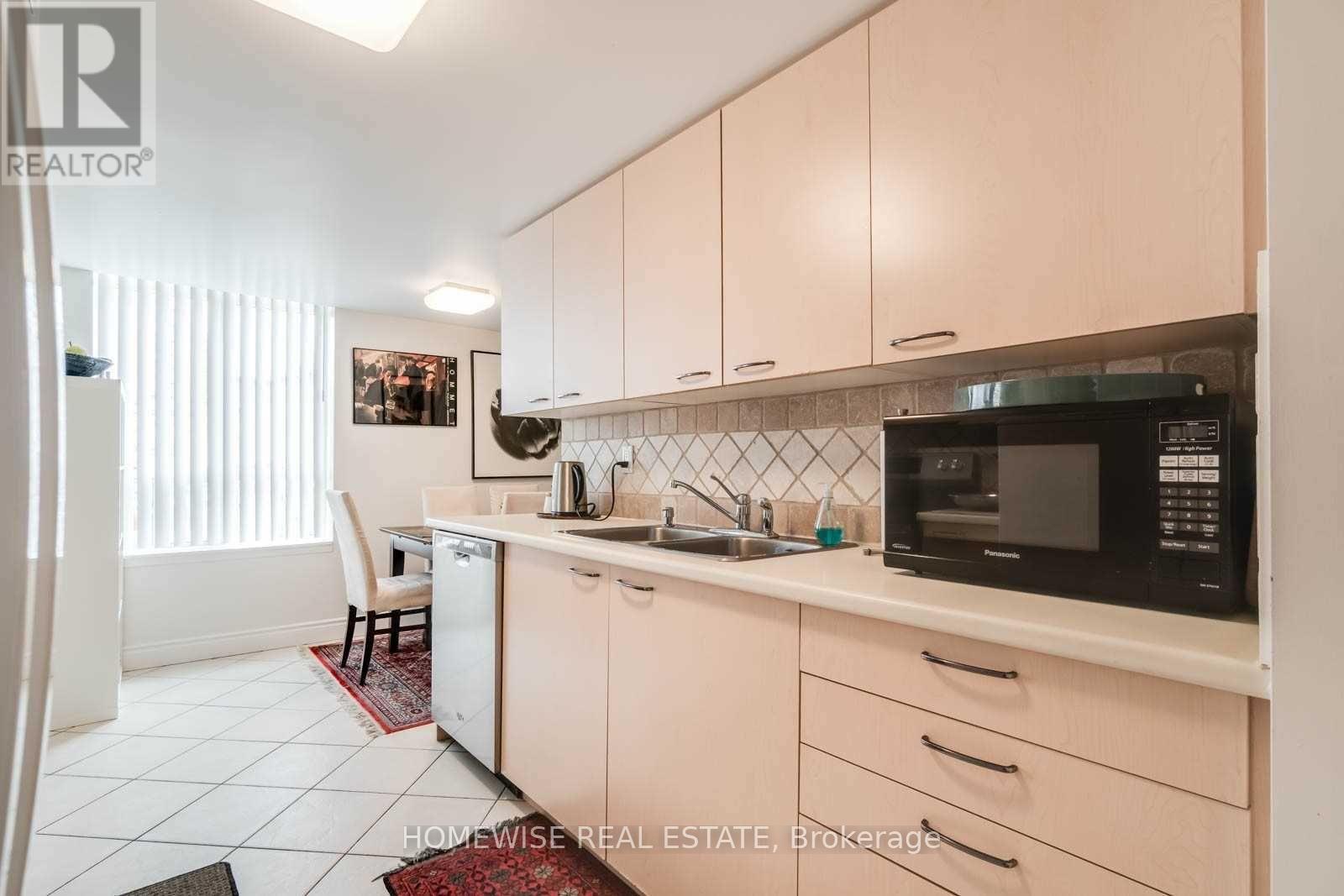 212 - 130 Pond Drive, Markham, Ontario  L3T 7W5 - Photo 6 - N12483146