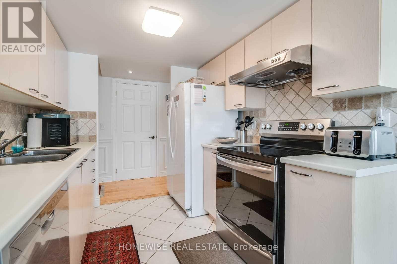 212 - 130 Pond Drive, Markham, Ontario  L3T 7W5 - Photo 7 - N12483146