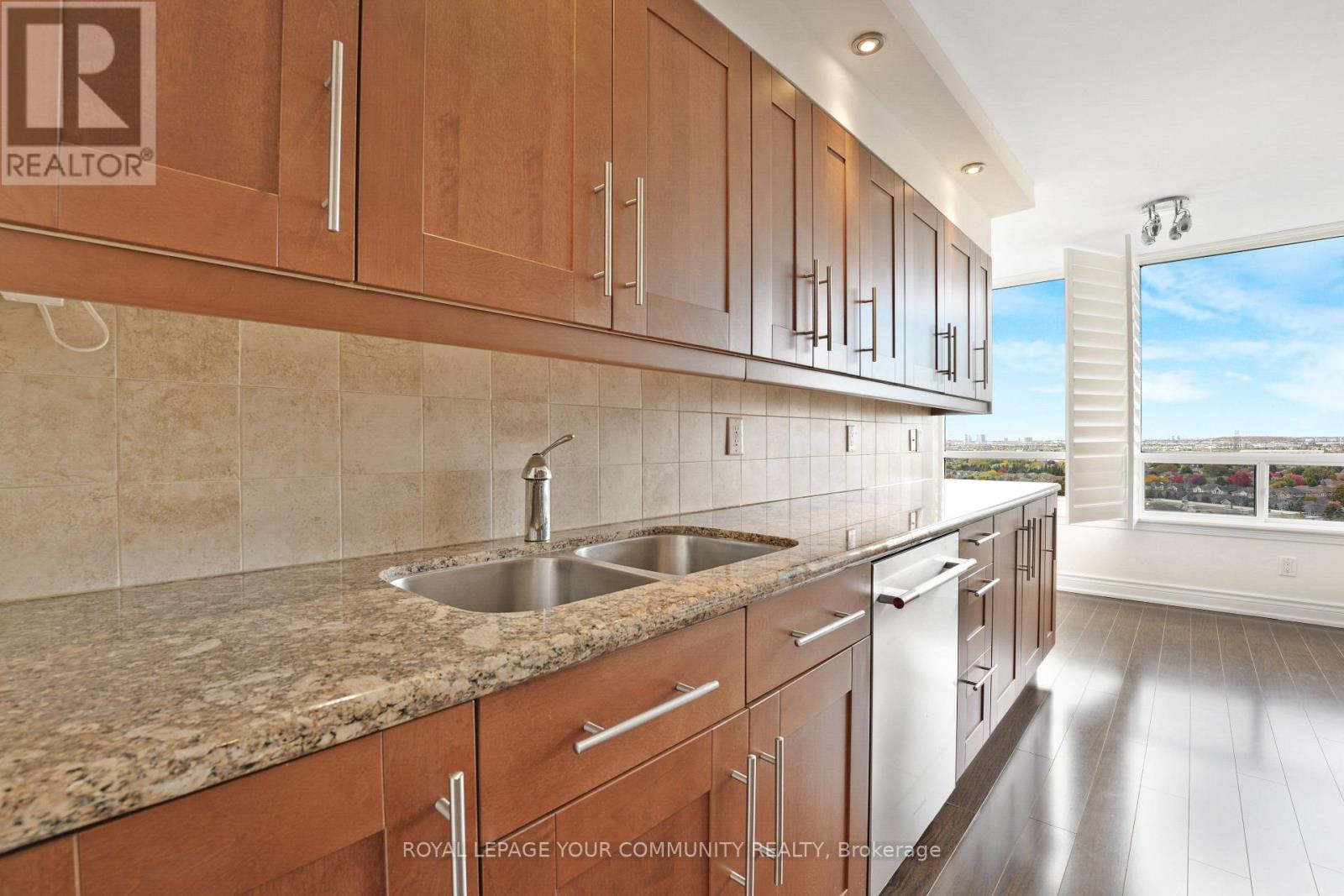 1508 - 120 Promenade Circle, Vaughan, Ontario  L4J 7W9 - Photo 13 - N12483148