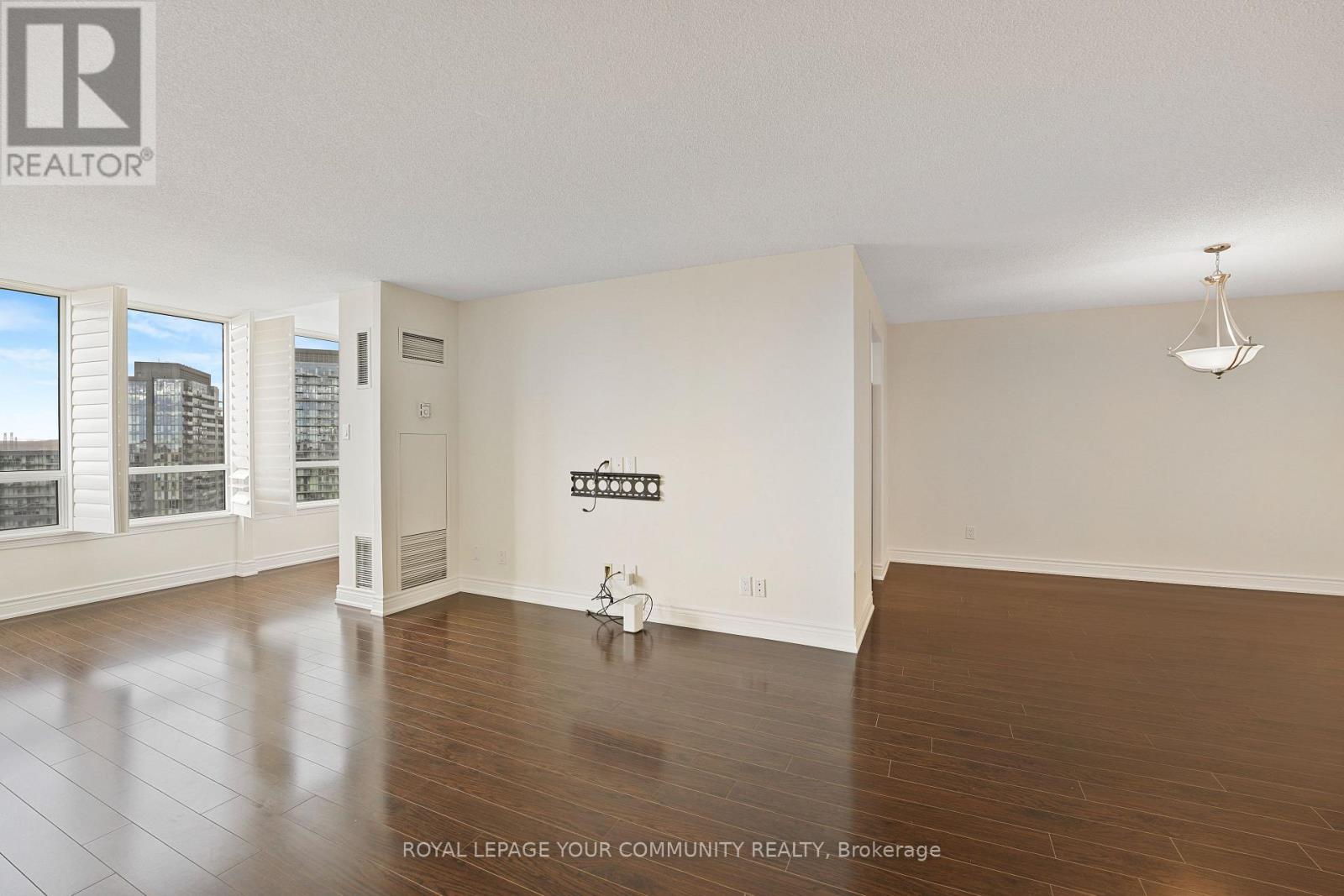 1508 - 120 Promenade Circle, Vaughan, Ontario  L4J 7W9 - Photo 8 - N12483148