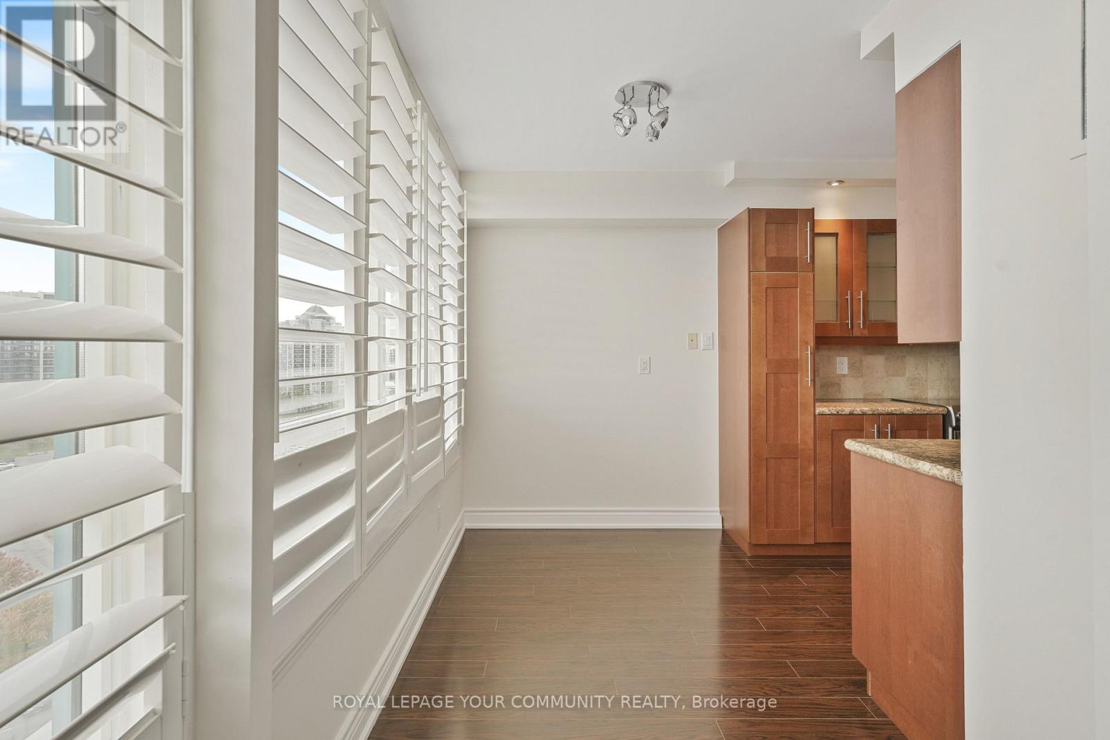 1508 - 120 Promenade Circle, Vaughan, Ontario  L4J 7W9 - Photo 9 - N12483148