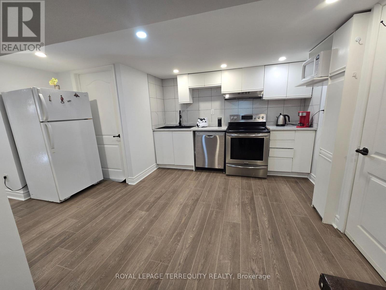 Bsmt - 55 Queens Court, East Gwillimbury, Ontario  L9N 0E8 - Photo 4 - N12483171