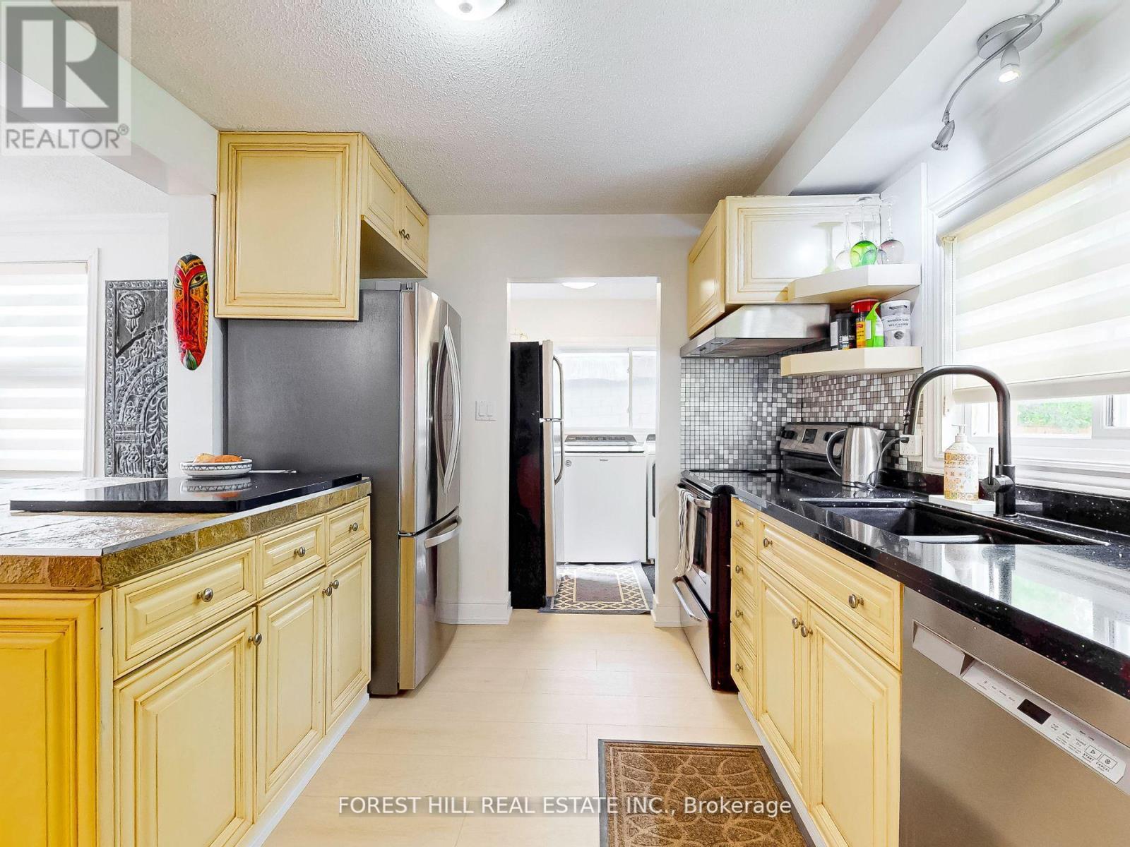 254 Pine Beach Drive, Georgina, Ontario  L4P 2V5 - Photo 21 - N12483174