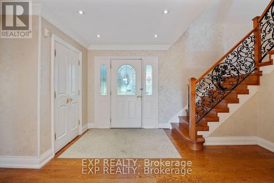 70 Hemingway Crescent, Markham, Ontario  L3R 2V6 - Photo 12 - N12483235