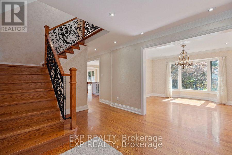 70 Hemingway Crescent, Markham, Ontario  L3R 2V6 - Photo 13 - N12483235