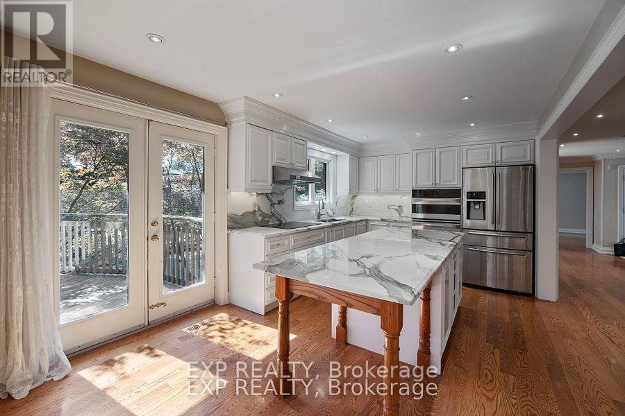 70 Hemingway Crescent, Markham, Ontario  L3R 2V6 - Photo 7 - N12483235