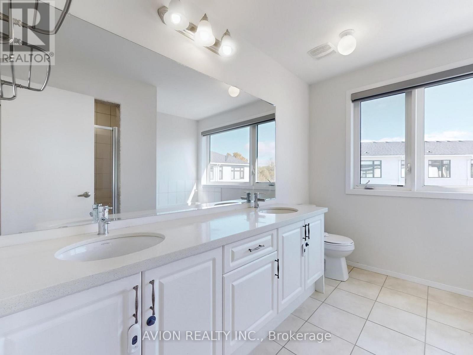 35 Thomas Armstrong Lane, Richmond Hill, Ontario  L4C 5S6 - Photo 24 - N12483240