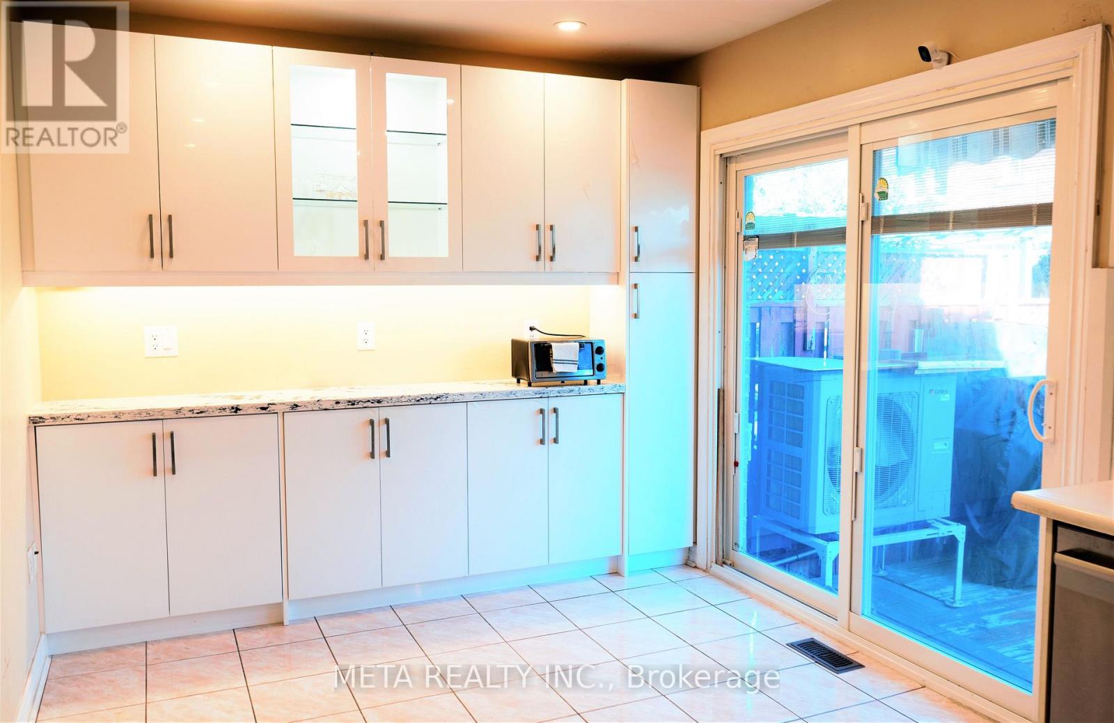 108 Lent Crescent, Brampton, Ontario  L6Y 4X7 - Photo 10 - W12480688