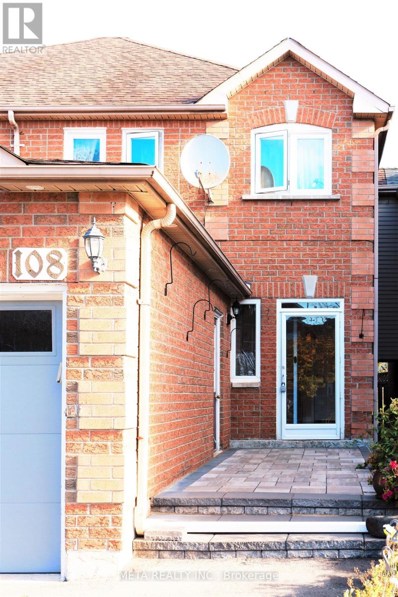 108 Lent Crescent, Brampton, Ontario  L6Y 4X7 - Photo 2 - W12480688