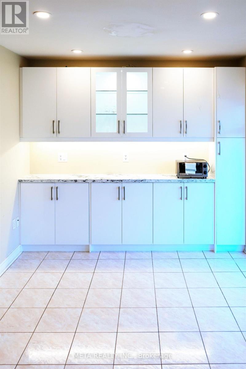 108 Lent Crescent, Brampton, Ontario  L6Y 4X7 - Photo 9 - W12480688