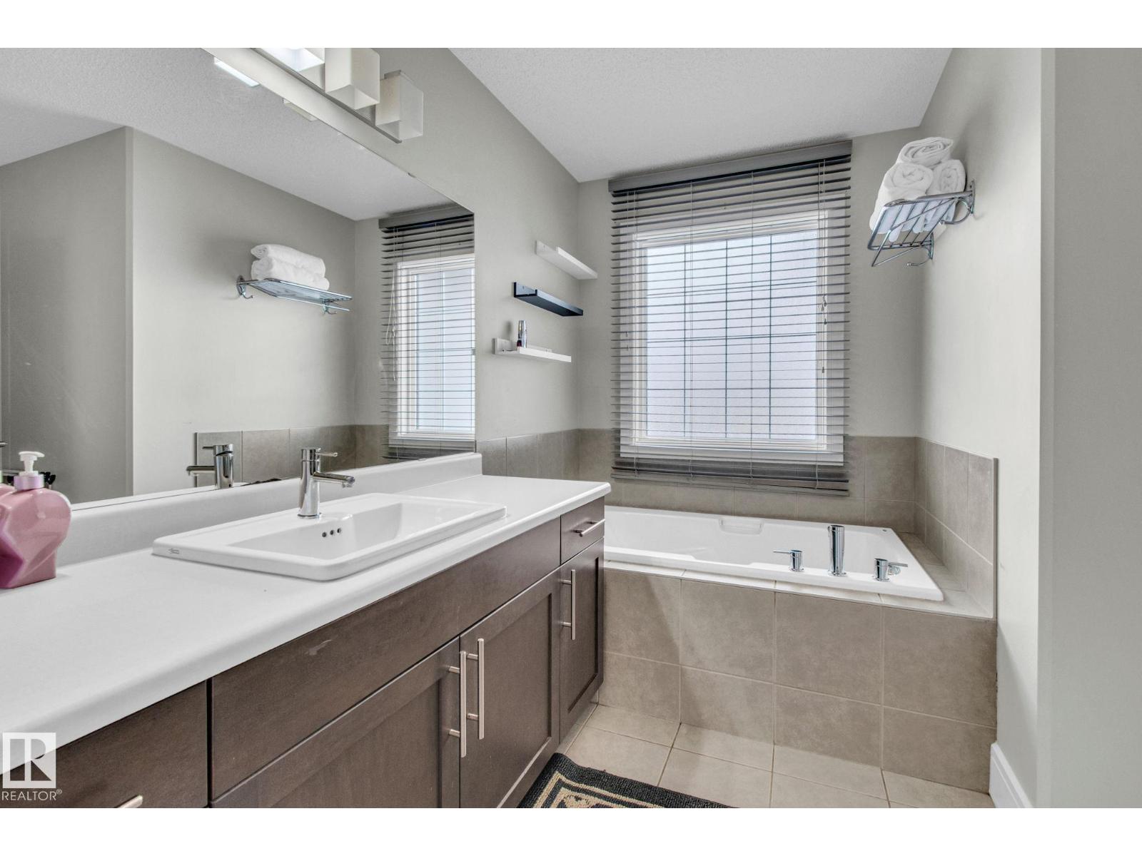 16404 12 Av Sw, Edmonton, Alberta  T6W 3K4 - Photo 10 - E4463604