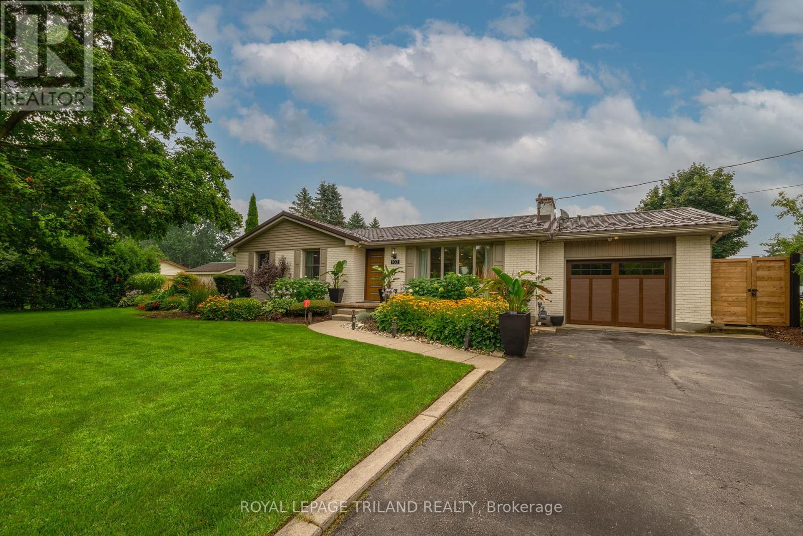 102 Railway Avenue, Middlesex Centre, Ontario  N0L 1R0 - Photo 2 - X12383756