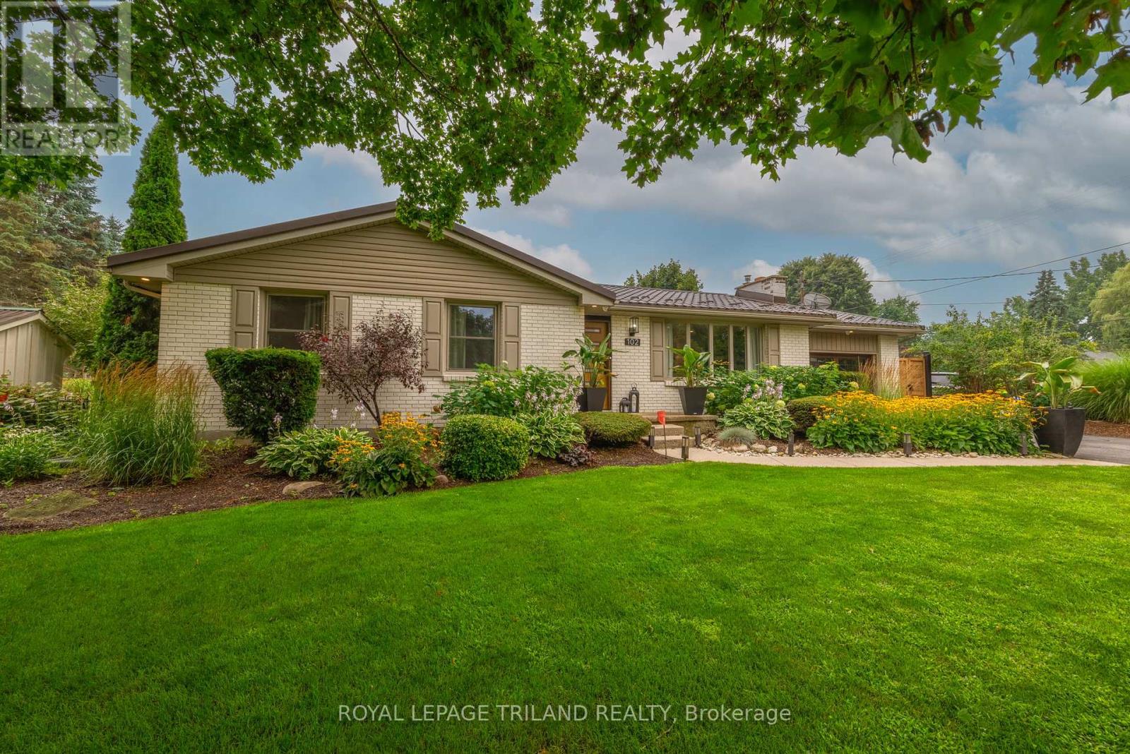 102 Railway Avenue, Middlesex Centre, Ontario  N0L 1R0 - Photo 1 - X12383756