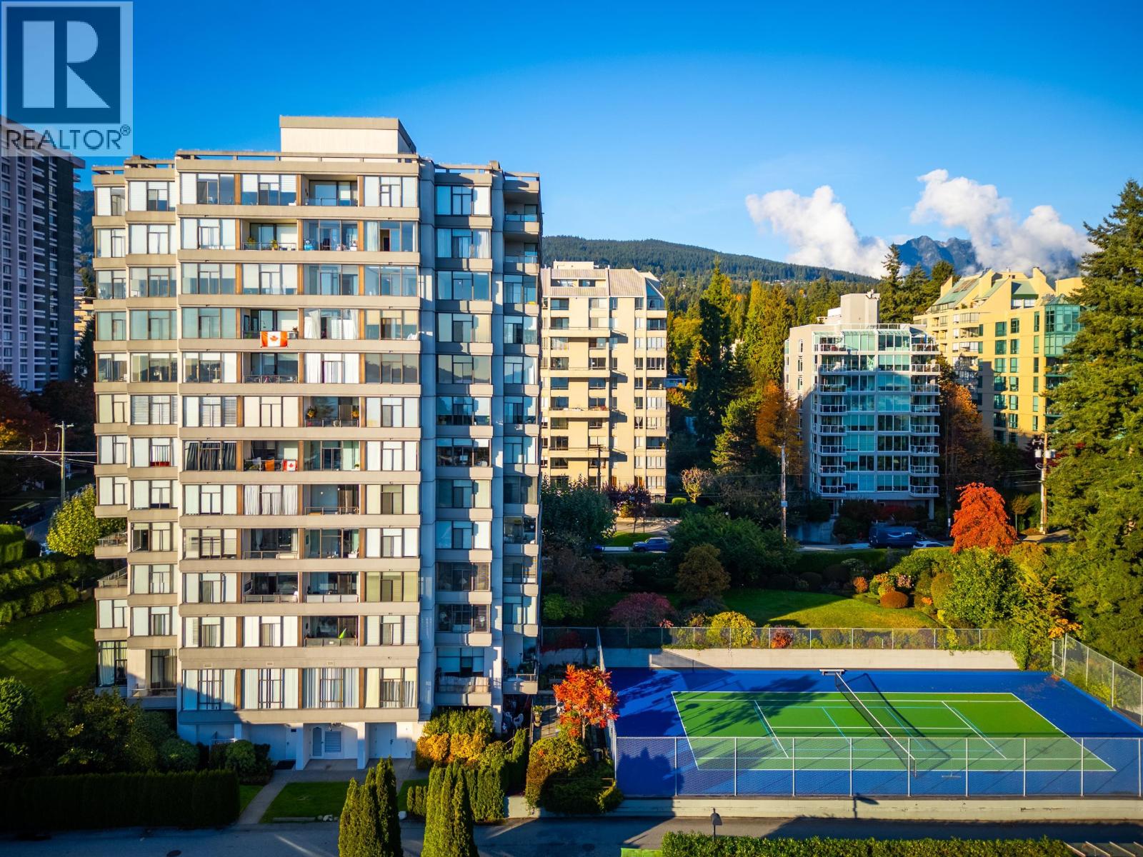 704 1480 Duchess Avenue, West Vancouver, British Columbia  V7T 2W2 - Photo 1 - R3061952