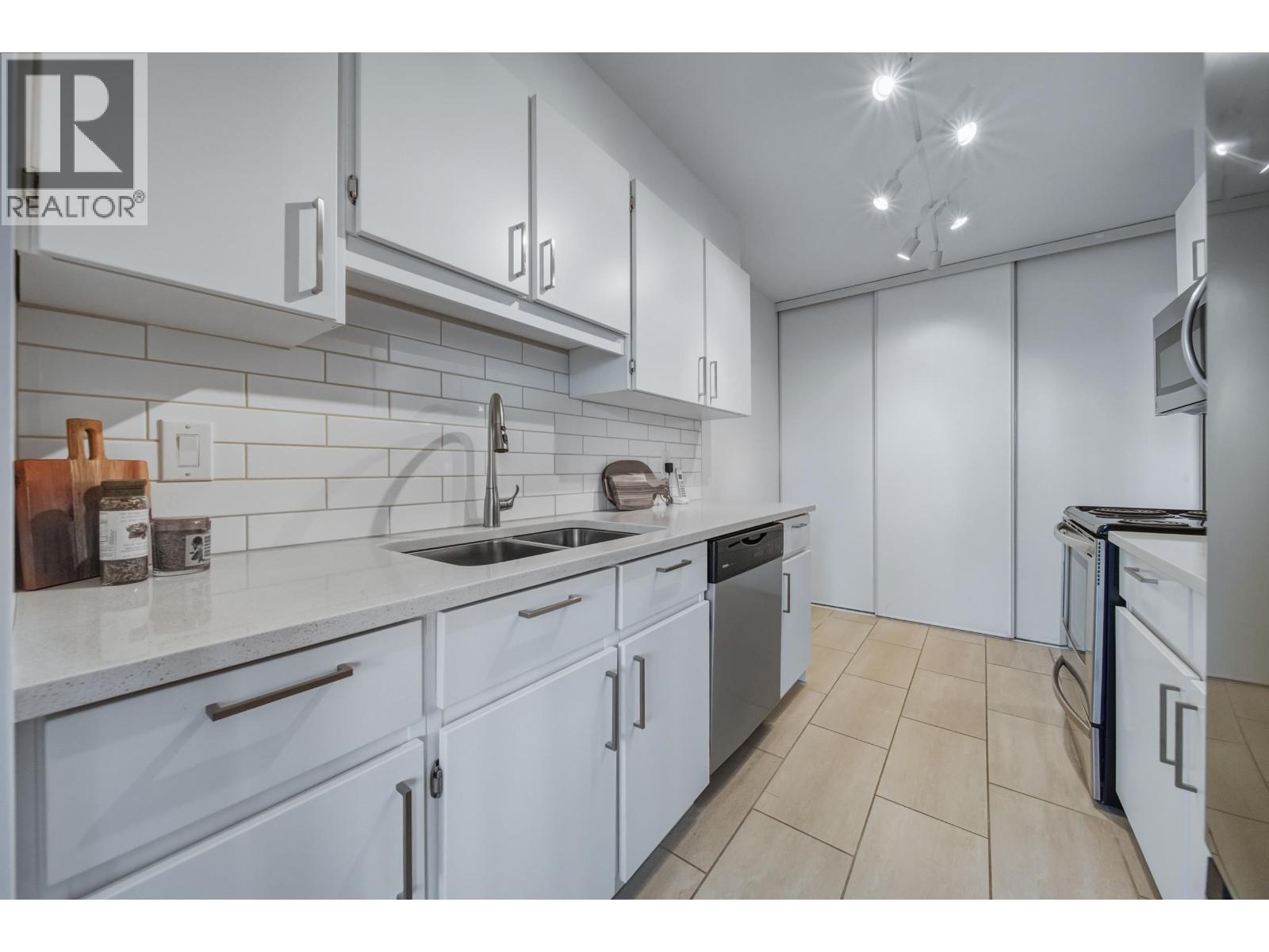 704 1480 Duchess Avenue, West Vancouver, British Columbia  V7T 2W2 - Photo 17 - R3061952