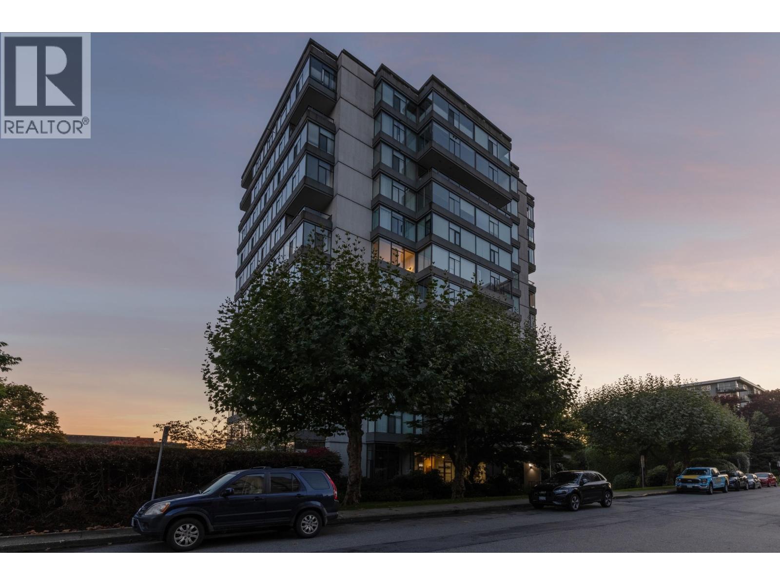 704 1480 Duchess Avenue, West Vancouver, British Columbia  V7T 2W2 - Photo 2 - R3061952